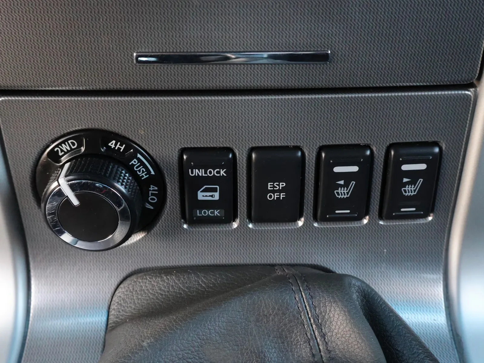 NISSAN NAVARA KING CAB SE 4X4 2.5 DCI 1ERE MAIN CLIM TUV  | 190 ch | BVM | VOLANT EN CUIR