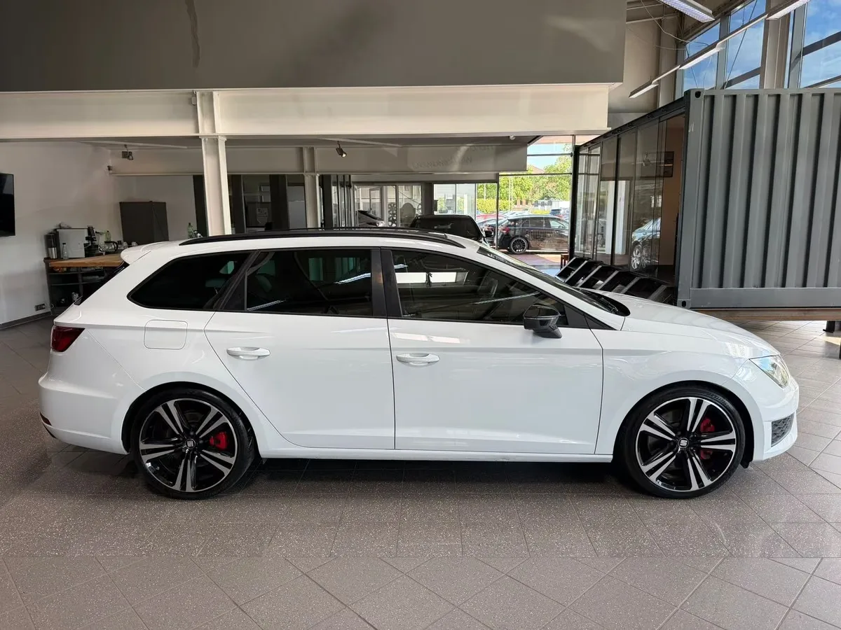 Seat Leon ST Cupra 290 ch • Boîte manuelle 6 • Toit pano • ACC • Caméras AV/AR • Cuir / Alcantara • DCC