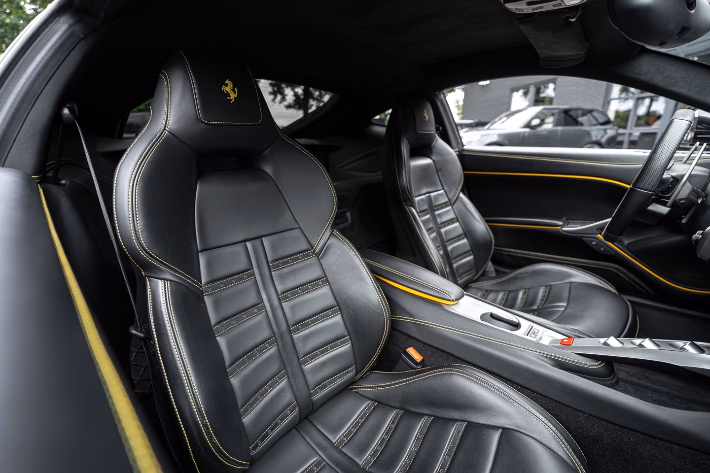 Ferrari F12 Berlinetta V12 740 ch • Nero Daytona • Sièges Daytona à mémoires • Lift • PPF • Freins Carbone/Céramique - Son JBL