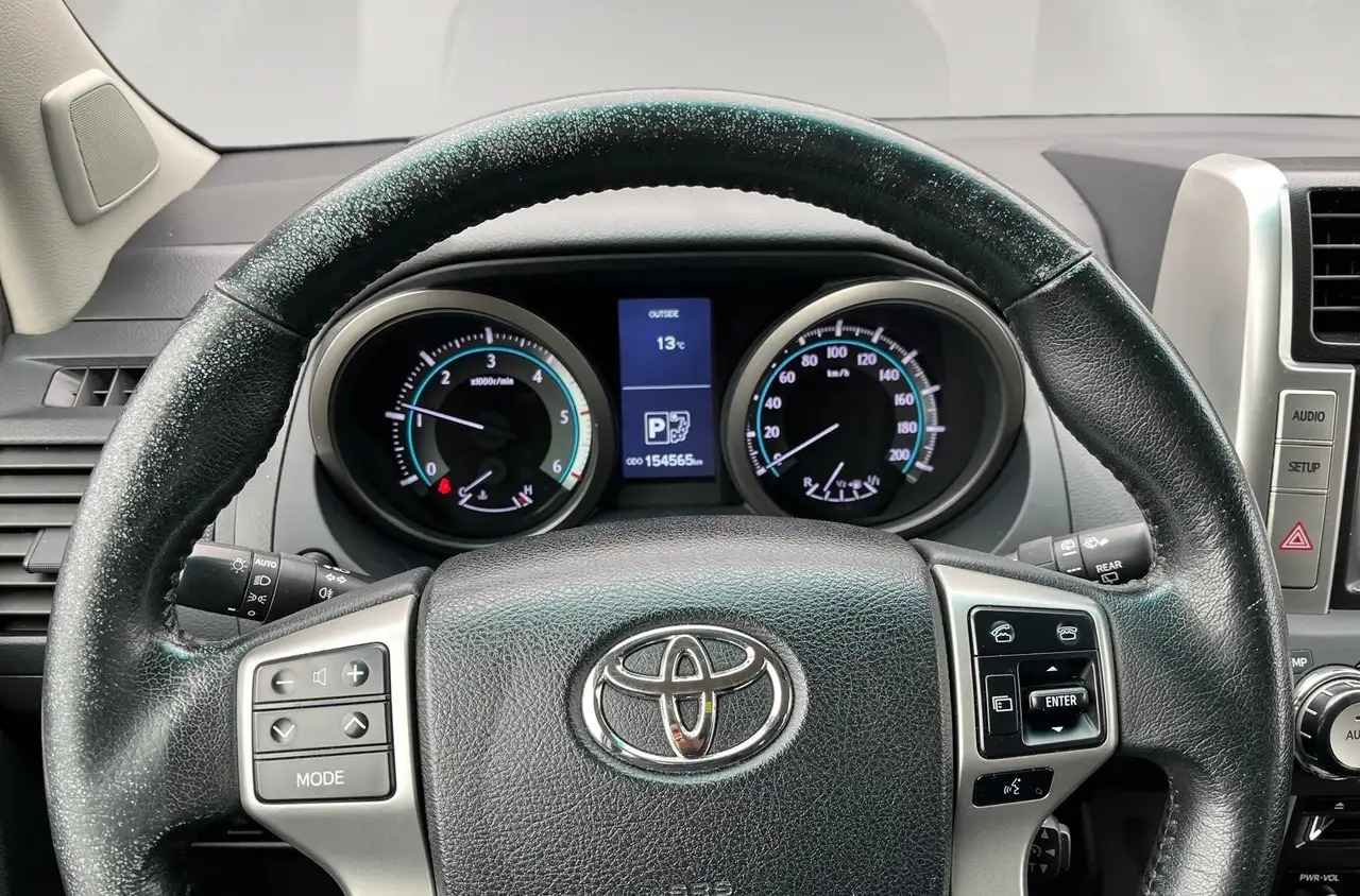 Toyota Land Cruiser 3.0 D-4D 190 ch Executive • Boîte auto • 4x4 • Cuir • GPS • Caméra • Sièges chauffants