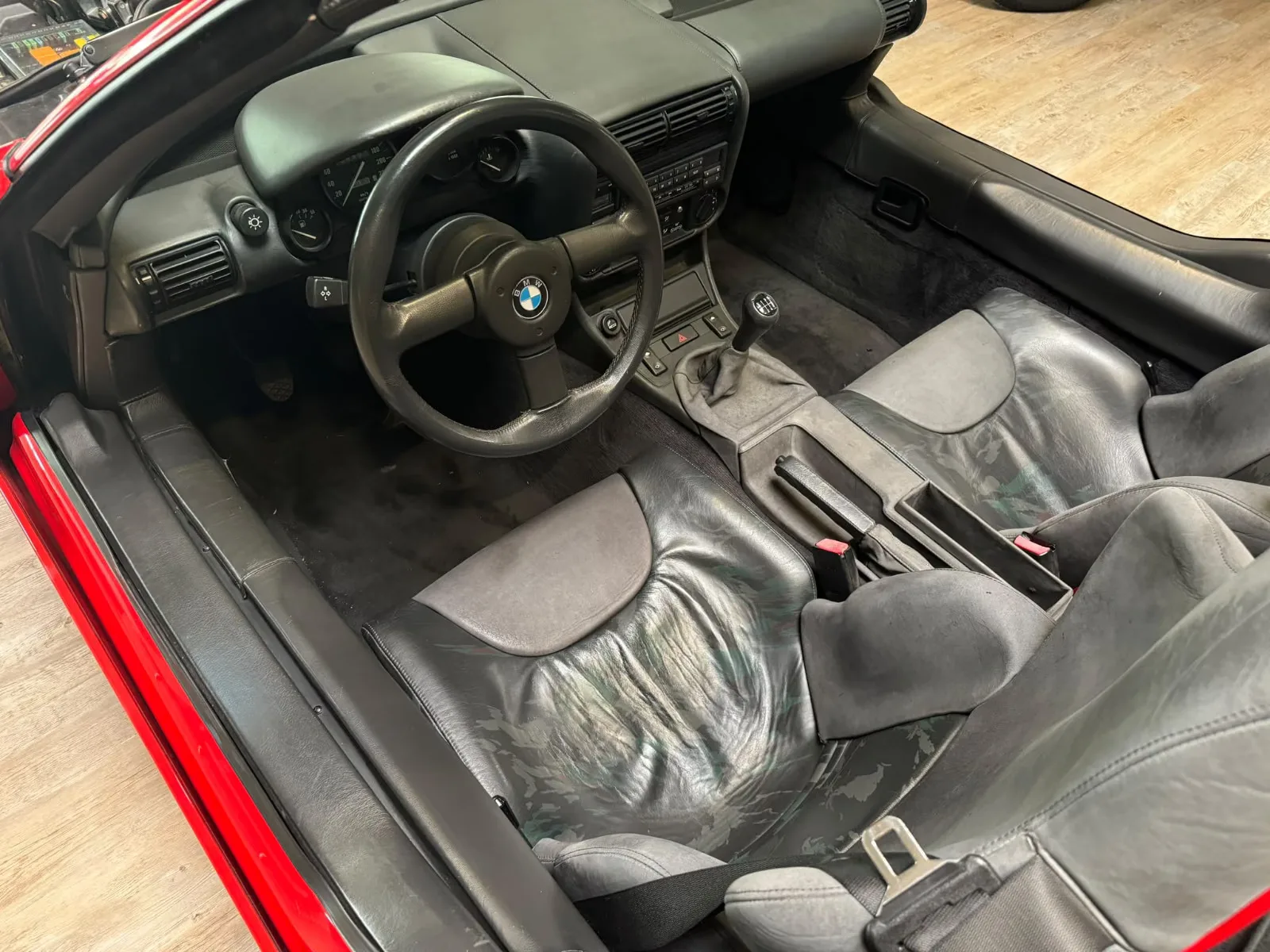 BMW Z1 - ROUGE - BVM - 170 CV
