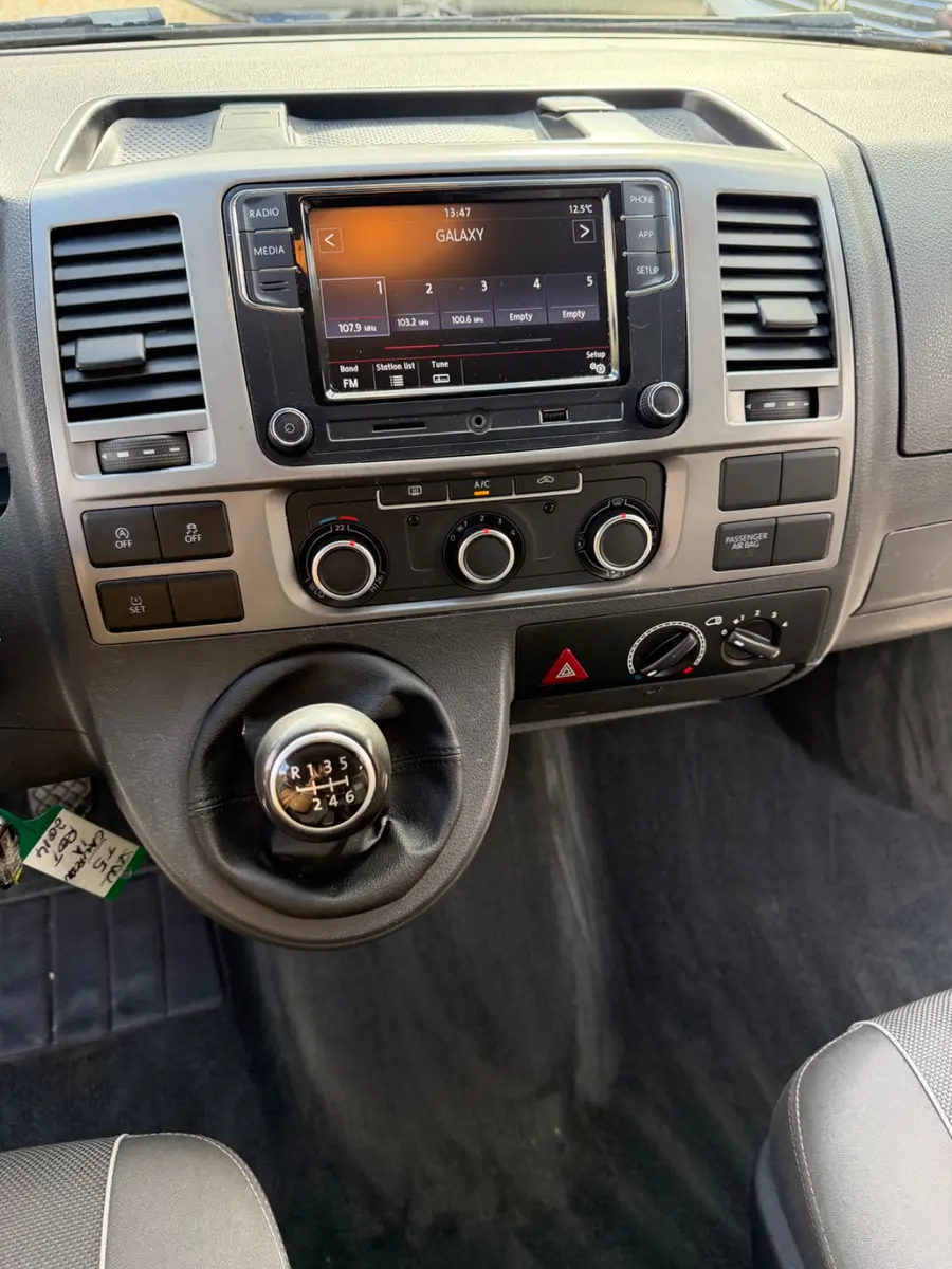 VOLKSWAGEN T5 CALIFORNIA 2.0 TDI 140ch - TOIT RELEVABLE - CHAUFFAGE AUXILIAIRE - ATTELAGE - RÉGULATEUR DE VITESSE