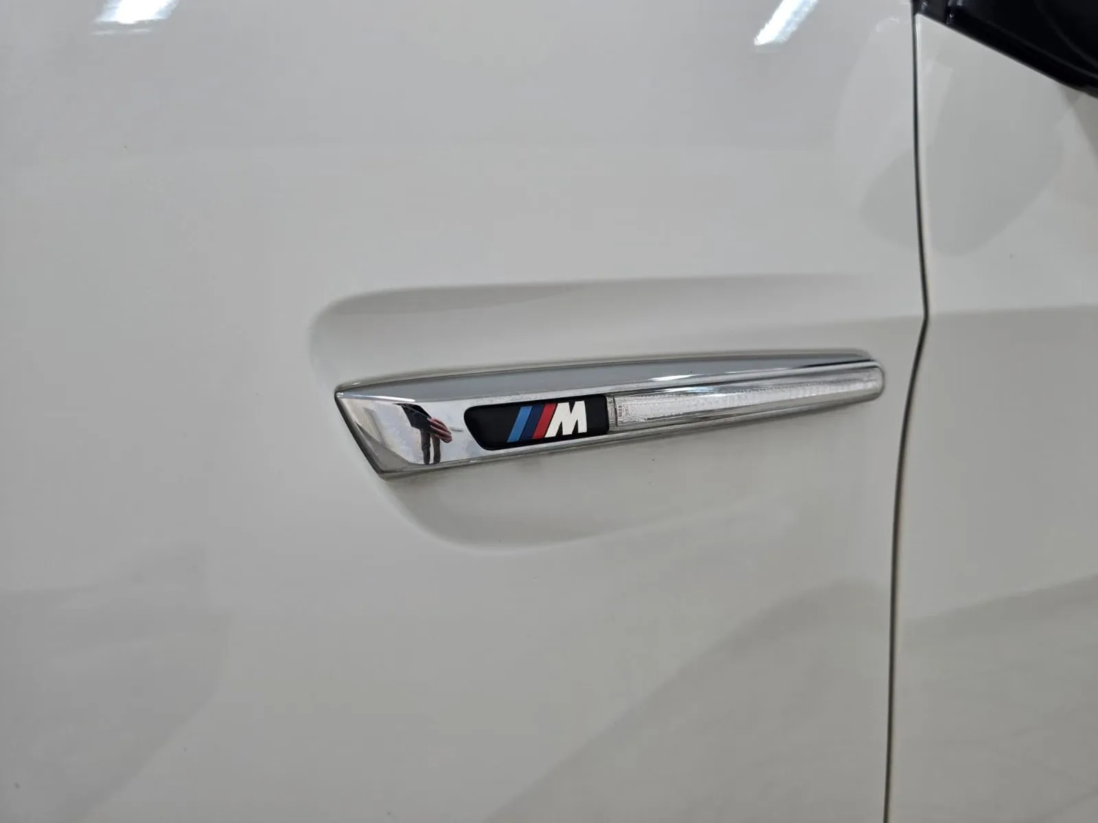 BMW X5 M 4.4 V8 | 555 ch | BVA | Toit panoramique | Affichage tête haute | Chauffage auxiliaire | Portes soft-close | Attelage