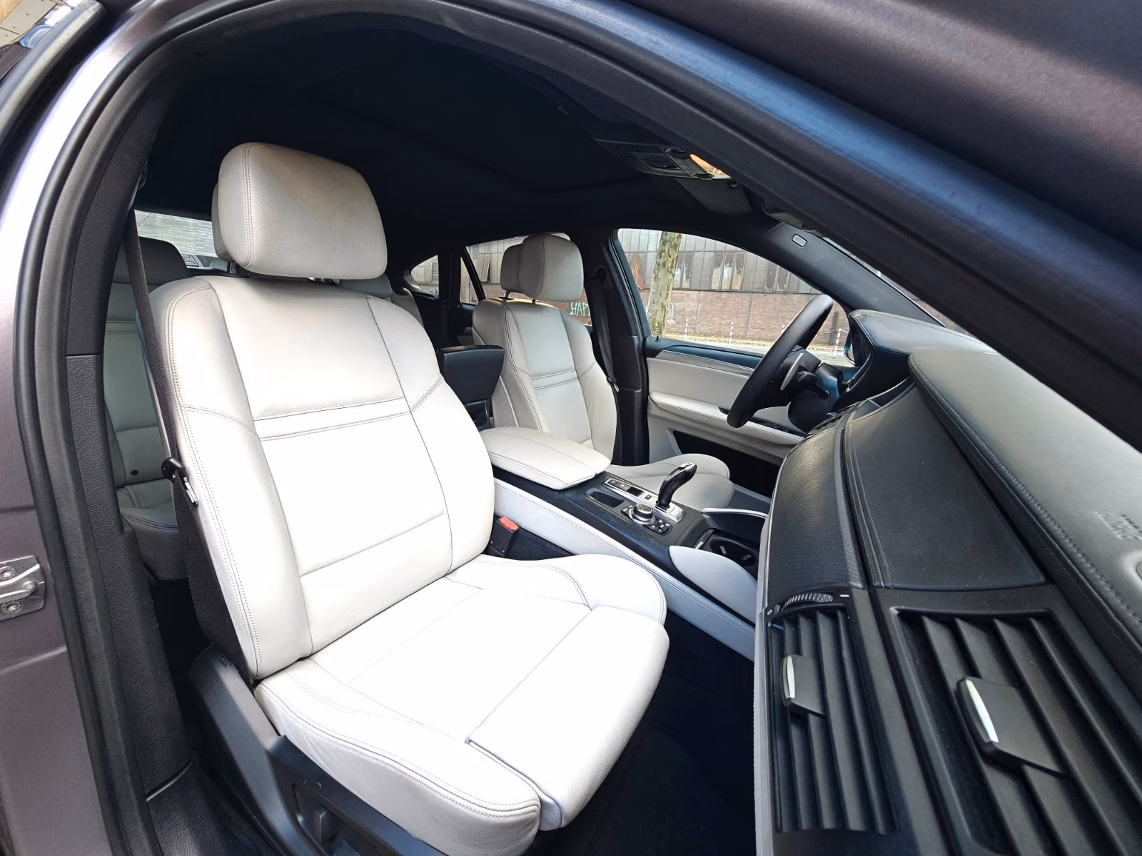 BMW X6 M 4.4 V8 | 555 ch | BVA | Kit Hamann | Toit ouvrant | Affichage tête haute | GPS | Sièges chauffants