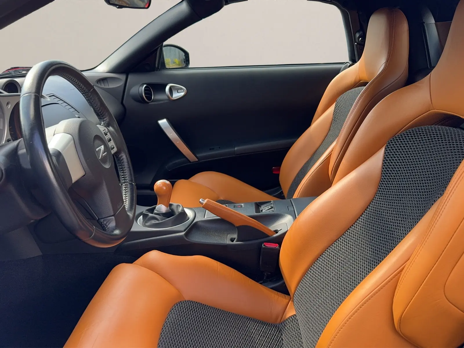 NISSAN 350Z ROADSTER 3.5 V6 280ch PACK PREMIUM - CUIR ALCANTARA ORANGE - BOSE - SIÈGES CHAUFFANTS - FREINS BREMBO