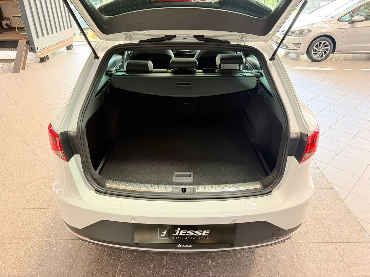 Seat Leon ST Cupra 290 ch • Boîte manuelle 6 • Toit pano • ACC • Caméras AV/AR • Cuir / Alcantara • DCC