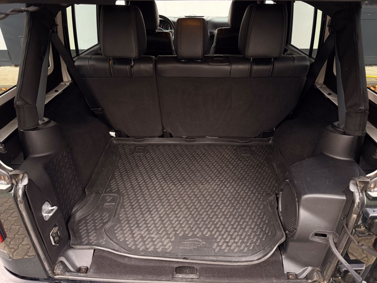 JEEP WRANGLER SAHARA 200CH 4X4