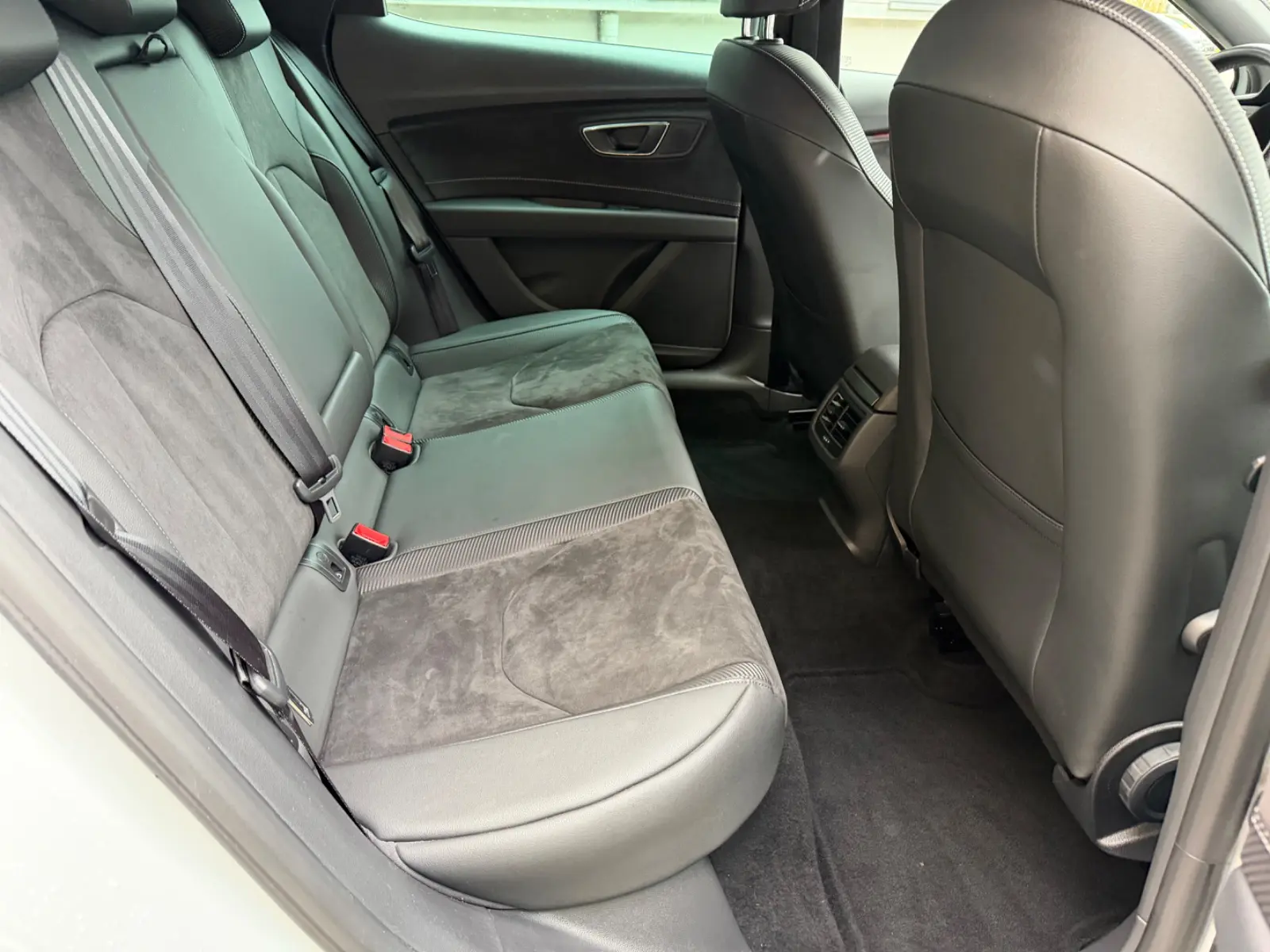 SEAT LEON CUPRA - 300 CV - ALCANTARA - BVA - ÉCHAPPEMENT SPORT