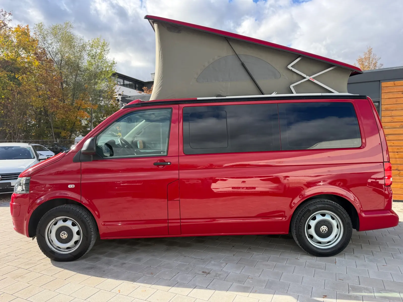 VOLKSWAGEN T5 CALIFORNIA 2.0 TDI 140ch - TOIT RELEVABLE - CHAUFFAGE AUXILIAIRE - ATTELAGE - RÉGULATEUR DE VITESSE