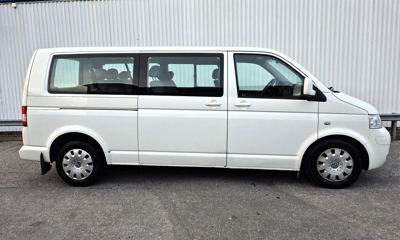 Volkswagen Caravelle 2.5 TDI Comfortline | 131 ch | BVM | 9 places | Chauffage auxiliaire programmable | Climatisation automatique | 2 propriétaires