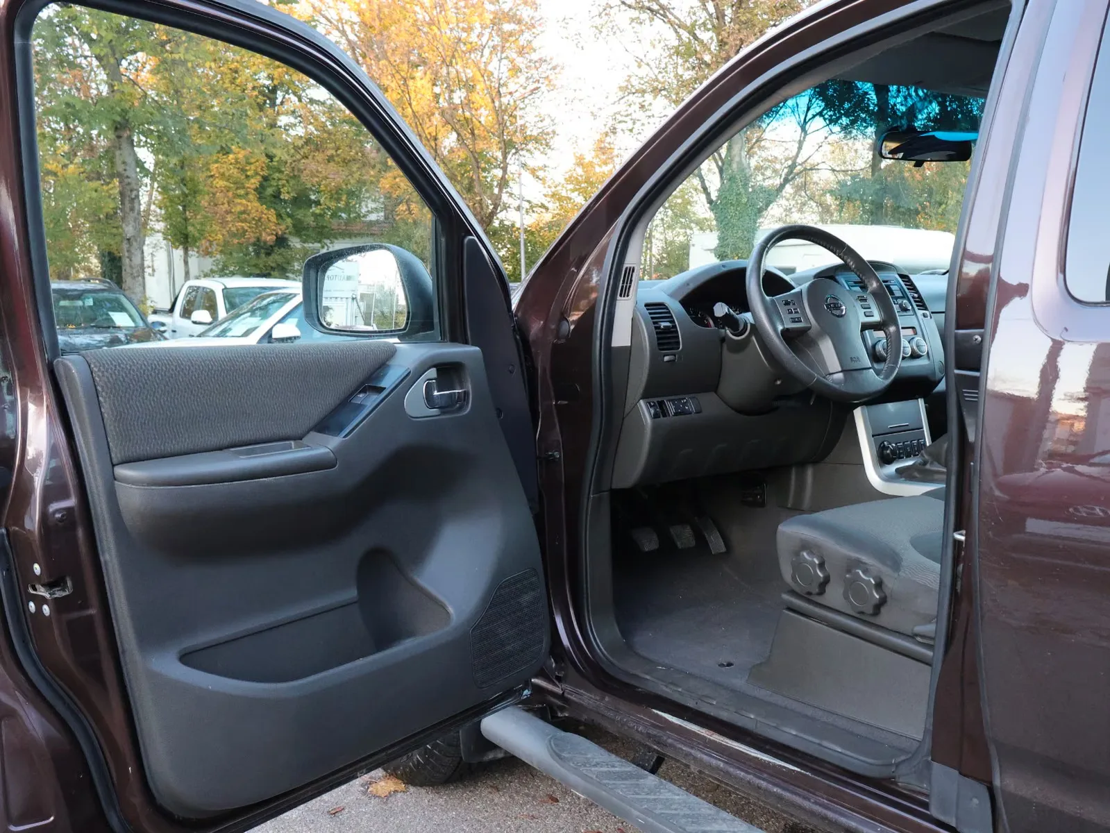 NISSAN NAVARA KING CAB SE 4X4 2.5 DCI 1ERE MAIN CLIM TUV  | 190 ch | BVM | VOLANT EN CUIR