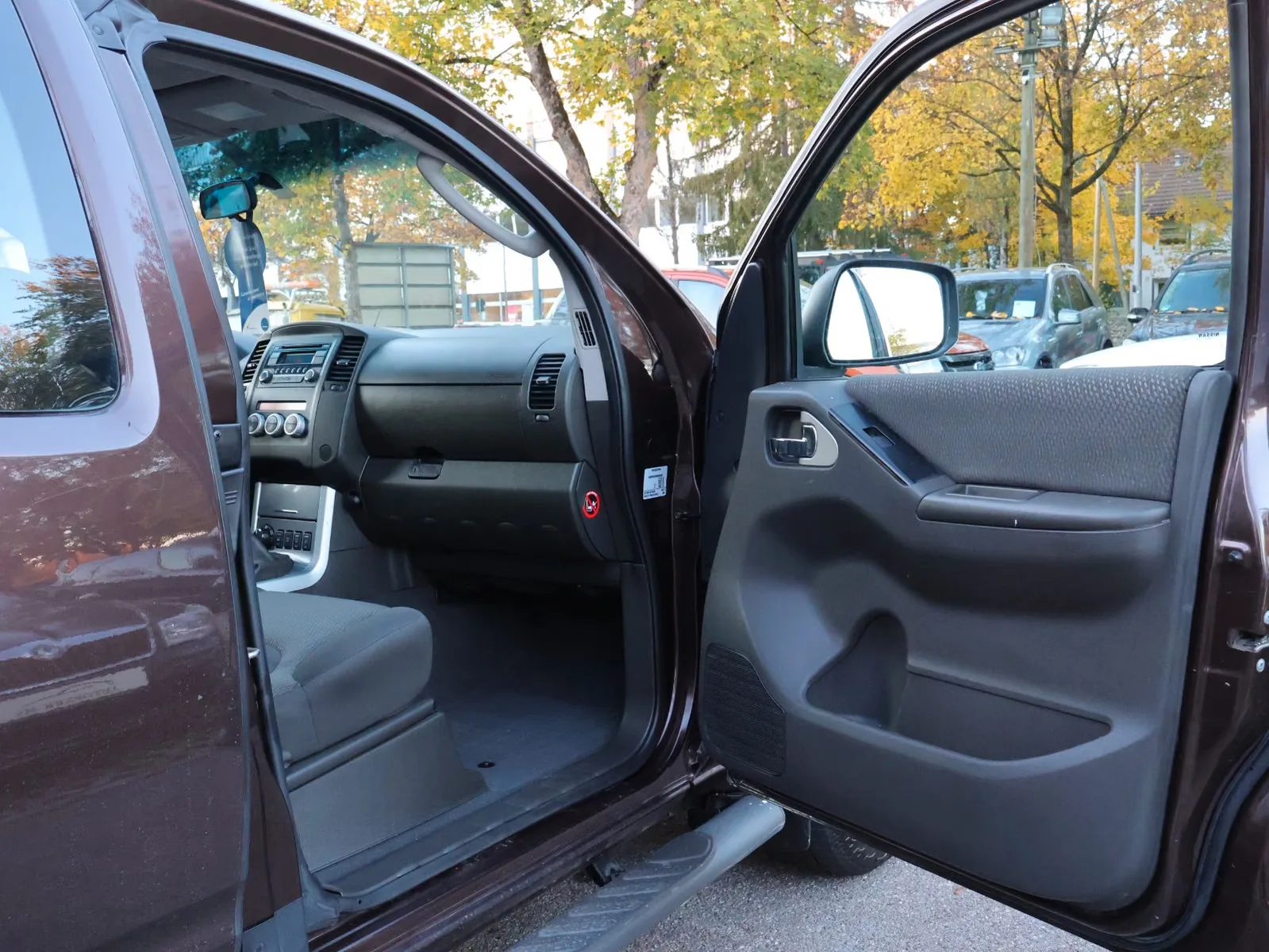 NISSAN NAVARA KING CAB SE 4X4 2.5 DCI 1ERE MAIN CLIM TUV  | 190 ch | BVM | VOLANT EN CUIR