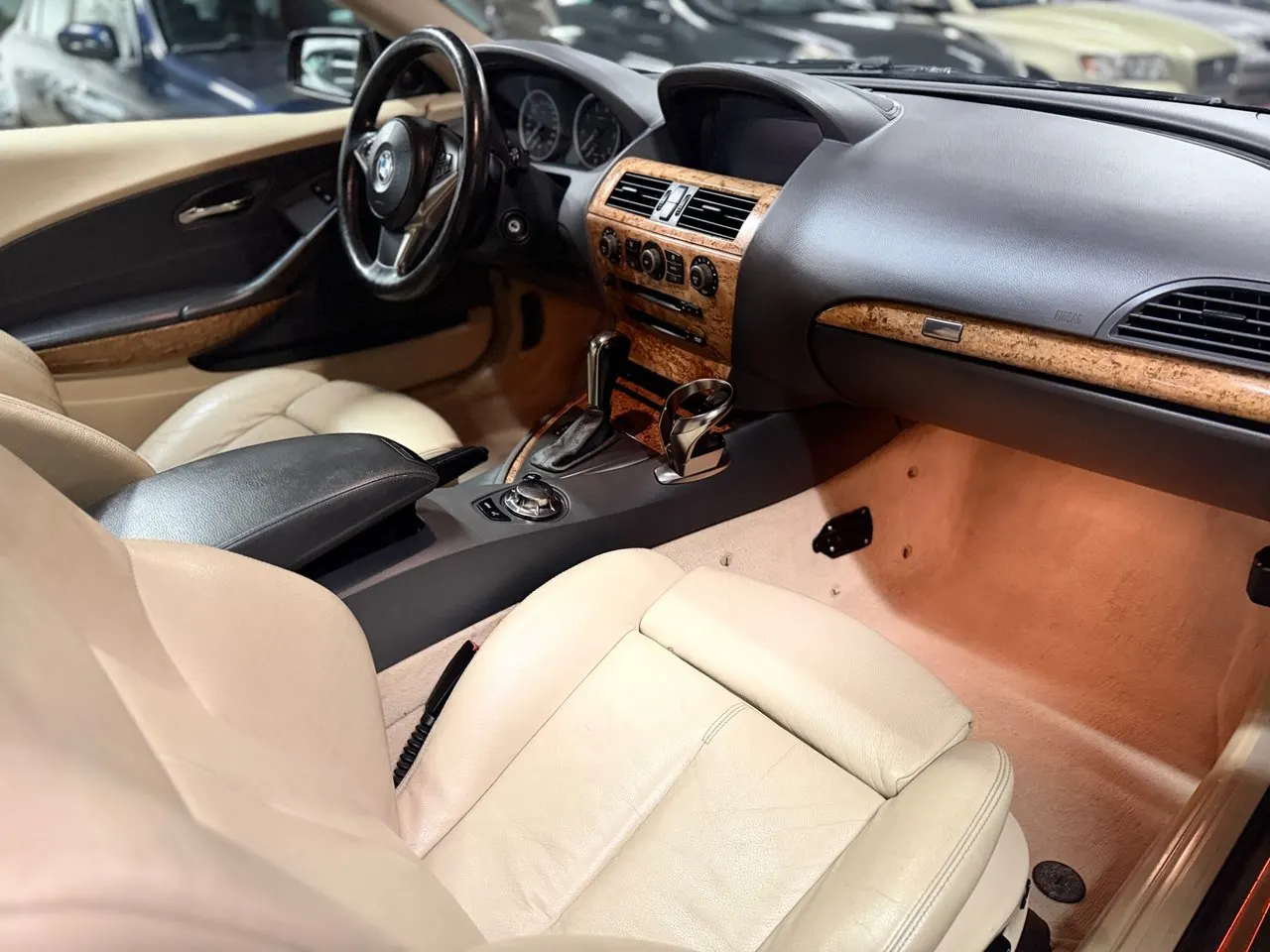 BMW Série 6 645Ci Coupé V8 | 333 ch | BVA | Cuir beige | Toit ouvrant | Phares bi-xénon | Sièges électriques à mémoire | Jantes 19 pouces