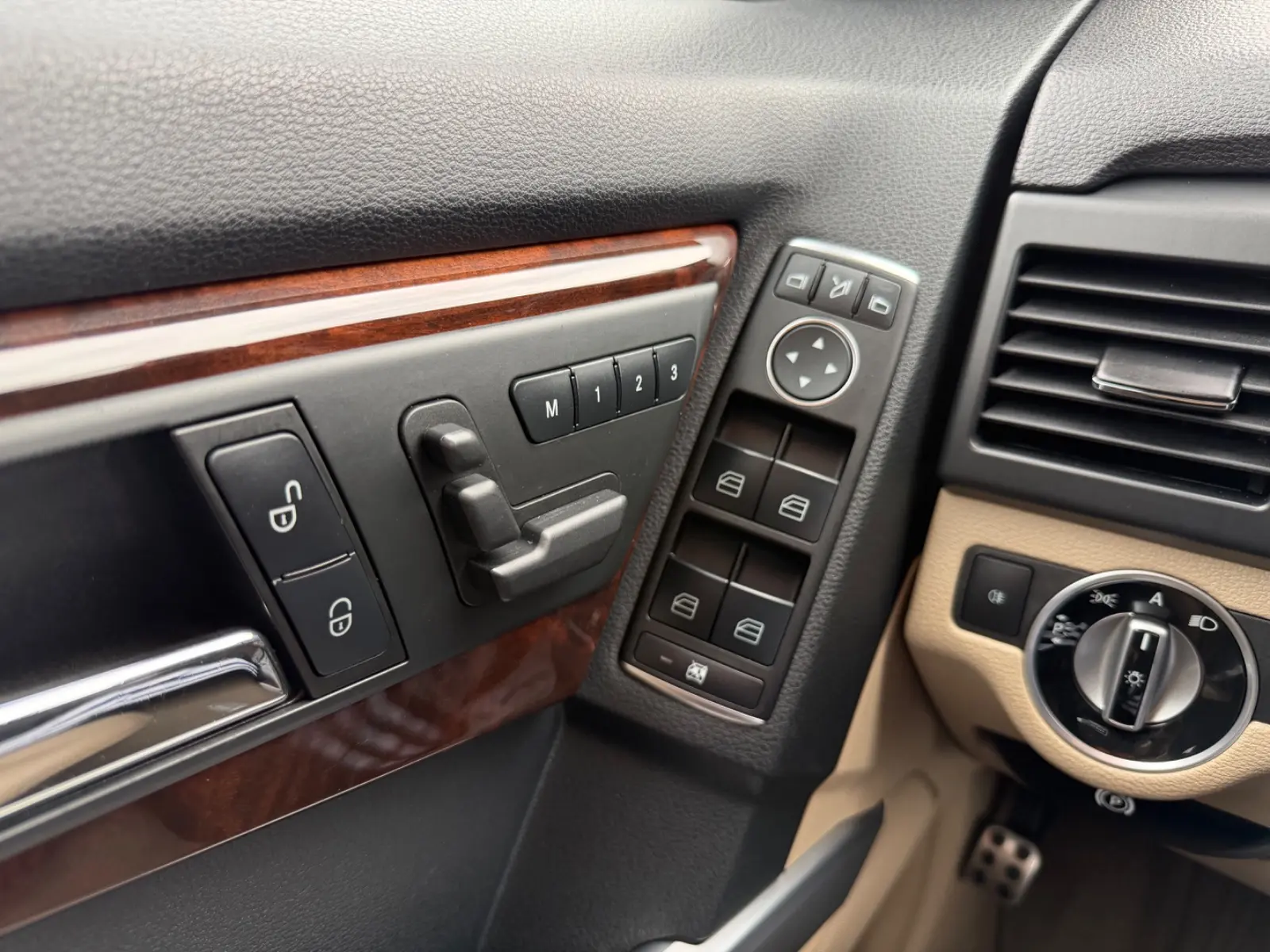 Mercedes-Benz Classe GLK 350 CDI 4MATIC Sport Edition | 231 ch | BVA | Cuir beige | GPS | Bi-xénon | Sièges à mémoire | Attelage