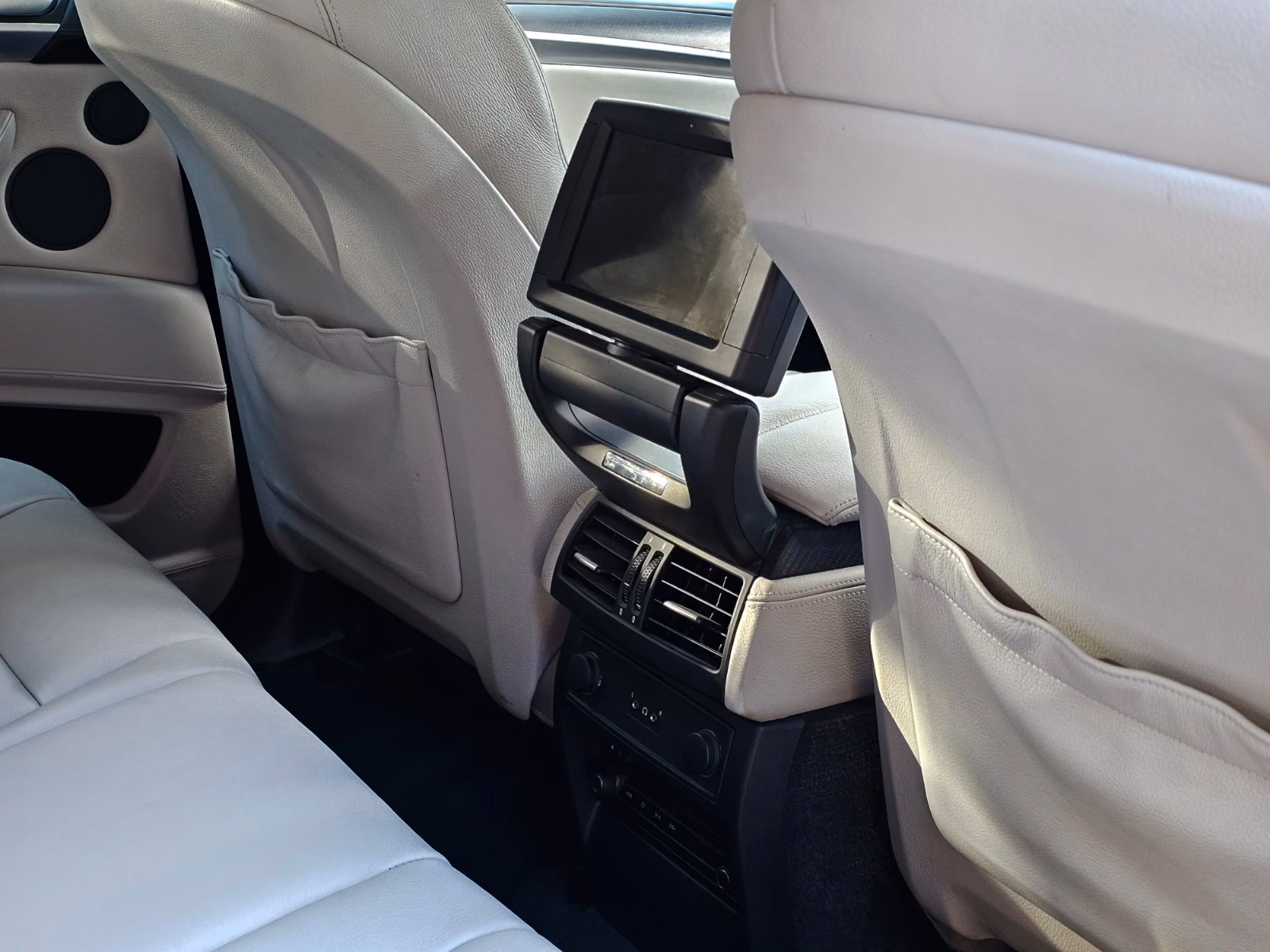 BMW X6 M 4.4 V8 | 555 ch | BVA | Kit Hamann | Toit ouvrant | Affichage tête haute | GPS | Sièges chauffants