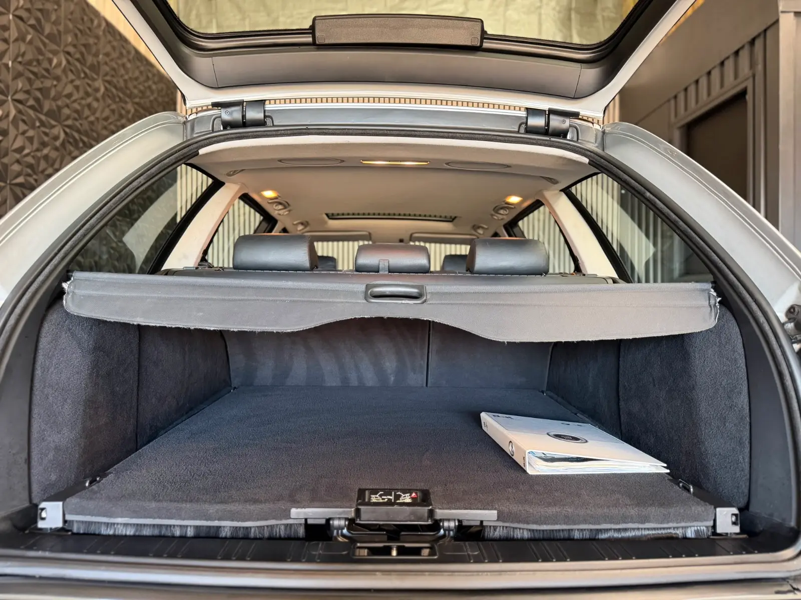 BMW 525i Touring E39 192 ch Exclusive • 6 cylindres • Boîte auto • 120 000 km • Cuir • Xénon • Attelage