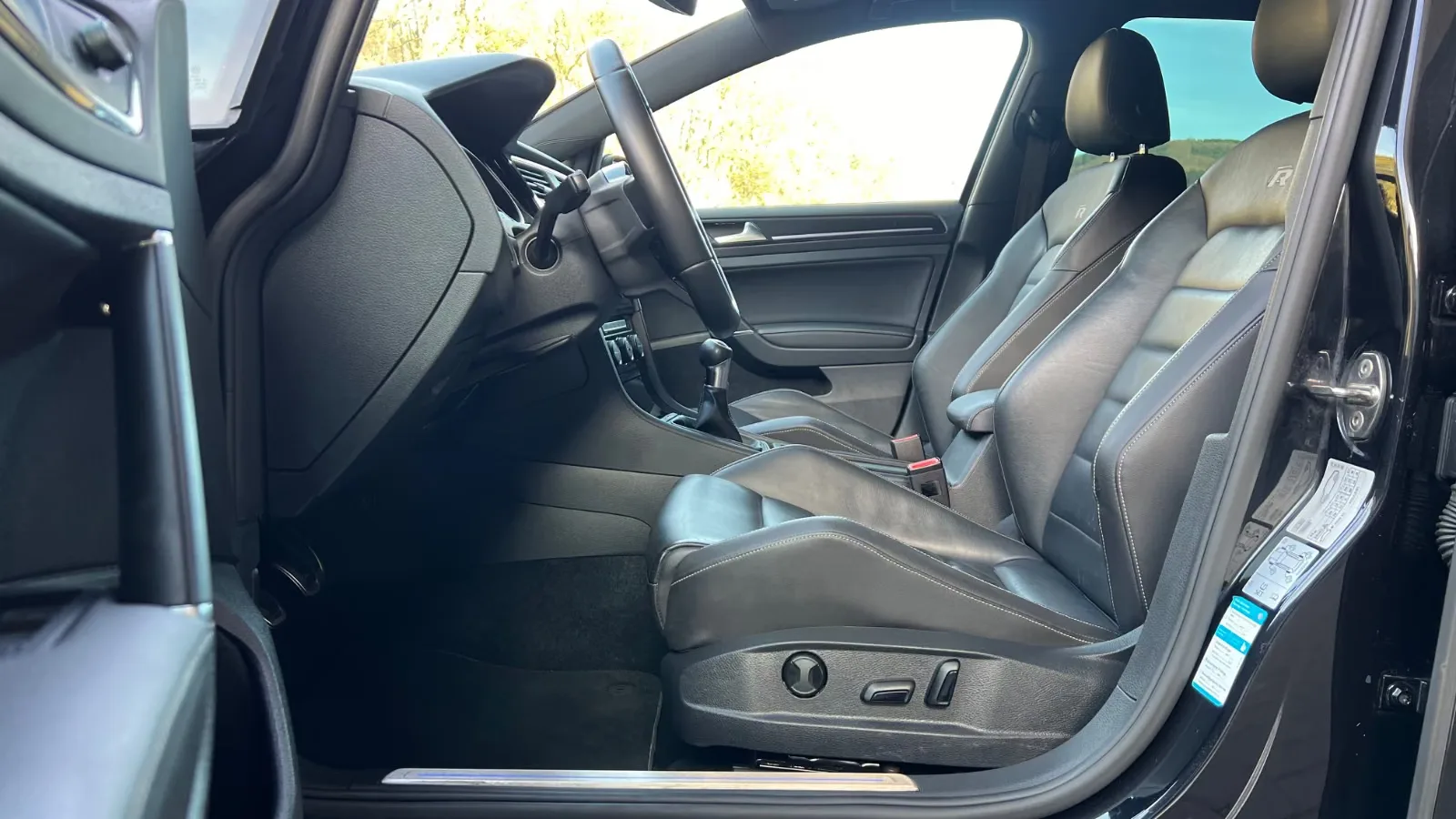 VOLKSWAGEN GOLF VII - R 4MOTION - 300 CV - BVM - HISTORIQUE COMPLET
