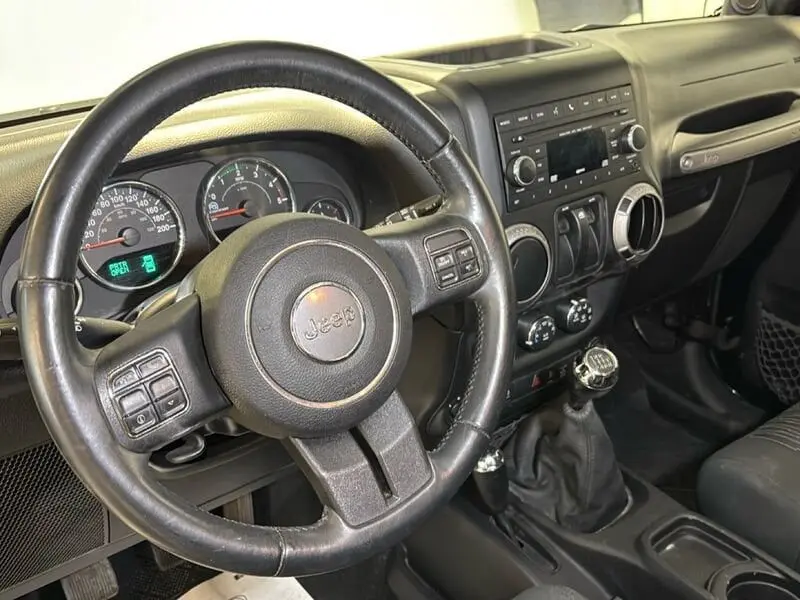 Jeep Wrangler 2.8 CRD Sport | 200 ch | BVM | Hard-top | Climatisation | Régulateur de vitesse | Jantes alu noires