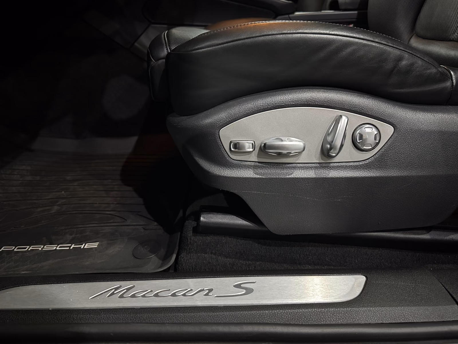 PORSCHE MACAN S / PANORAMA /  / CAMÉRA / BOSE | 340 ch | 4X4 | BVA | HAYON ÉLECTRIQUE | PACK SPORT | RÉGLAGE ÉLECTRIQUE DES SIÈGES AVEC FONCTION MÉMOIRE