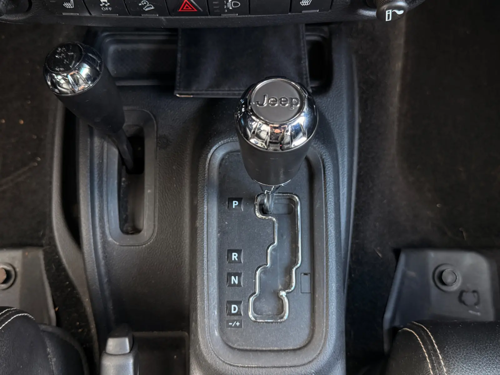 JEEP WRANGLER SAHARA 200CH 4X4