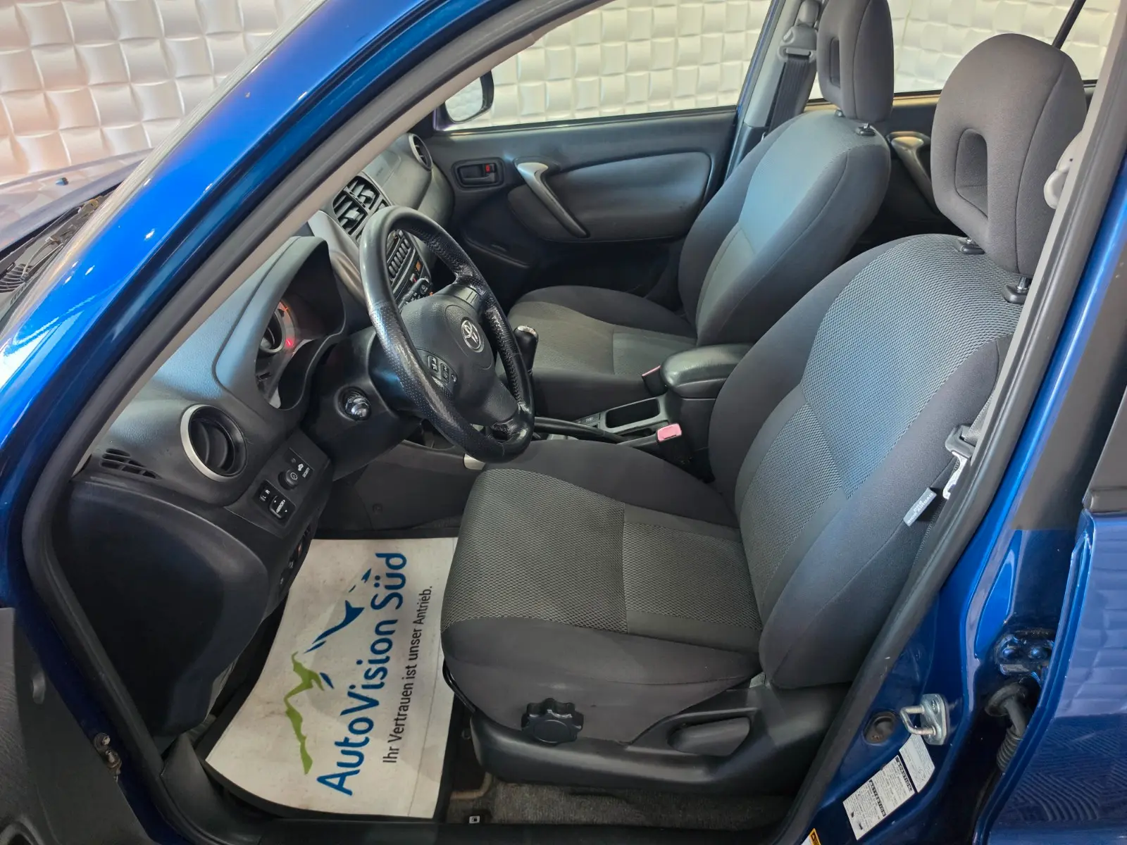 Toyota RAV4 2.0 D-4D 116 ch 4x4 Sol • 5 portes • Clim auto • Sièges chauffants • Attelage
