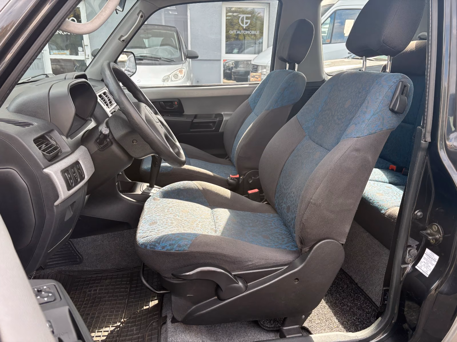 Mitsubishi Pajero Pinin 1.8 GDI 120 ch 4x4 Confort • 3 portes • Clim • Barres de toit