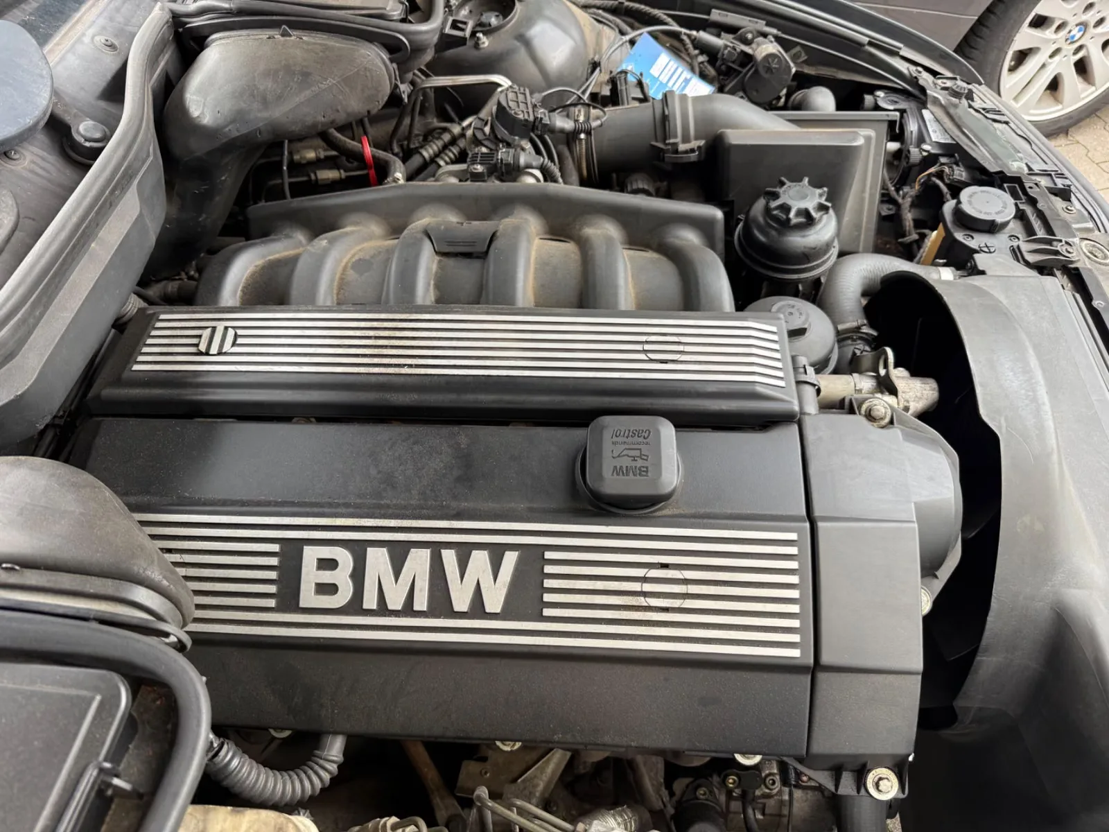 BMW 528 i TOURING 193 ch BVA - CUIR - 2ème MAIN - 239000 km