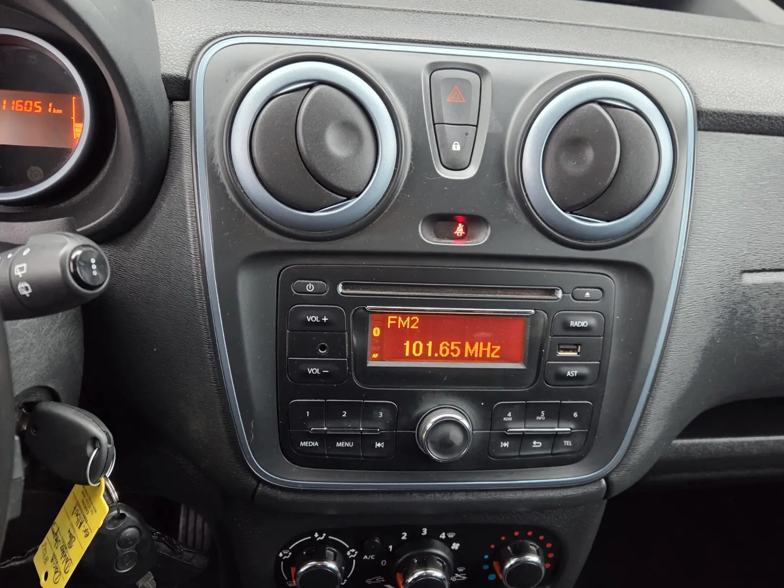 DACIA DOKKER STEPWAY 1.5 DCI / CLIMATISATION / RÉGULATEUR DE VITESSE | 90 ch | BVM | VOLANT EN CUIR