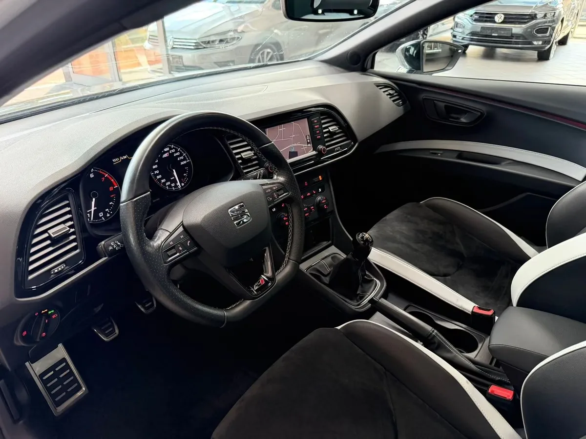 Seat Leon ST Cupra 290 ch • Boîte manuelle 6 • Toit pano • ACC • Caméras AV/AR • Cuir / Alcantara • DCC