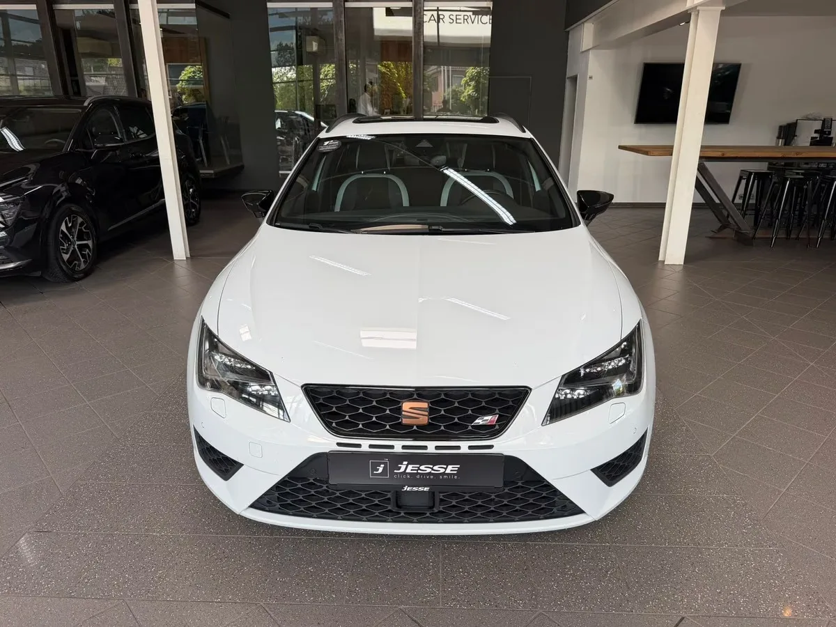Seat Leon ST Cupra 290 ch • Boîte manuelle 6 • Toit pano • ACC • Caméras AV/AR • Cuir / Alcantara • DCC