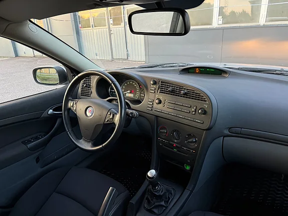 SAAB 9-3 SPORTCOMBI 1.8 LINEAR 122 ch BVM - 1ère MAIN - ATTELAGE - 166760 KM