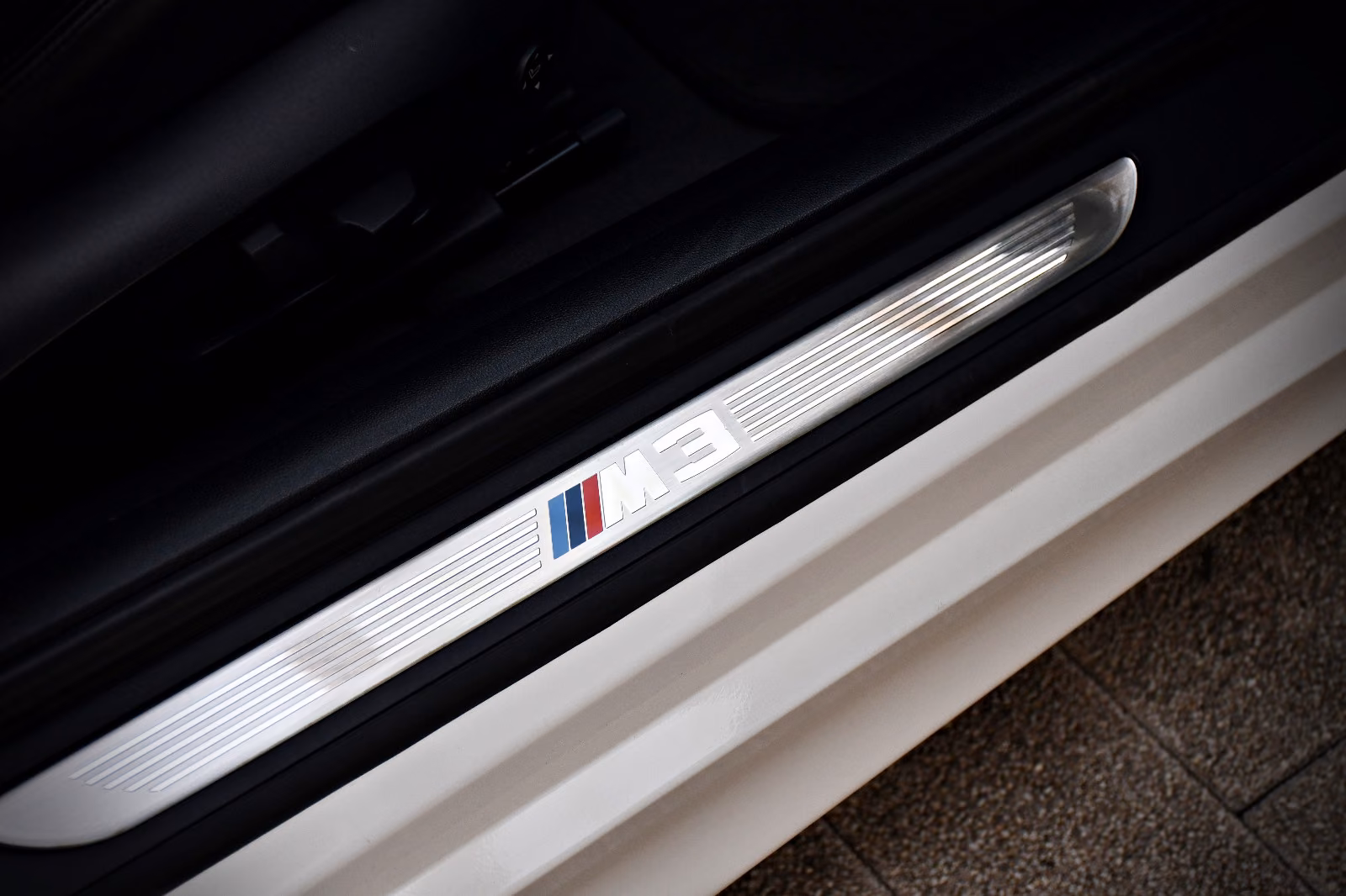 BMW M3 E92 V8 4.0 420 ch • Boîte manuelle • 79 800 km • Toit carbone • EDC • Cuir/Alcantara • GPS Pro