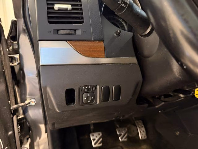 Mitsubishi Pajero 3.2 DI-D Intense 3 portes | 200 ch | BVM | Intérieur cuir | Phares xénon | Attelage | Bluetooth