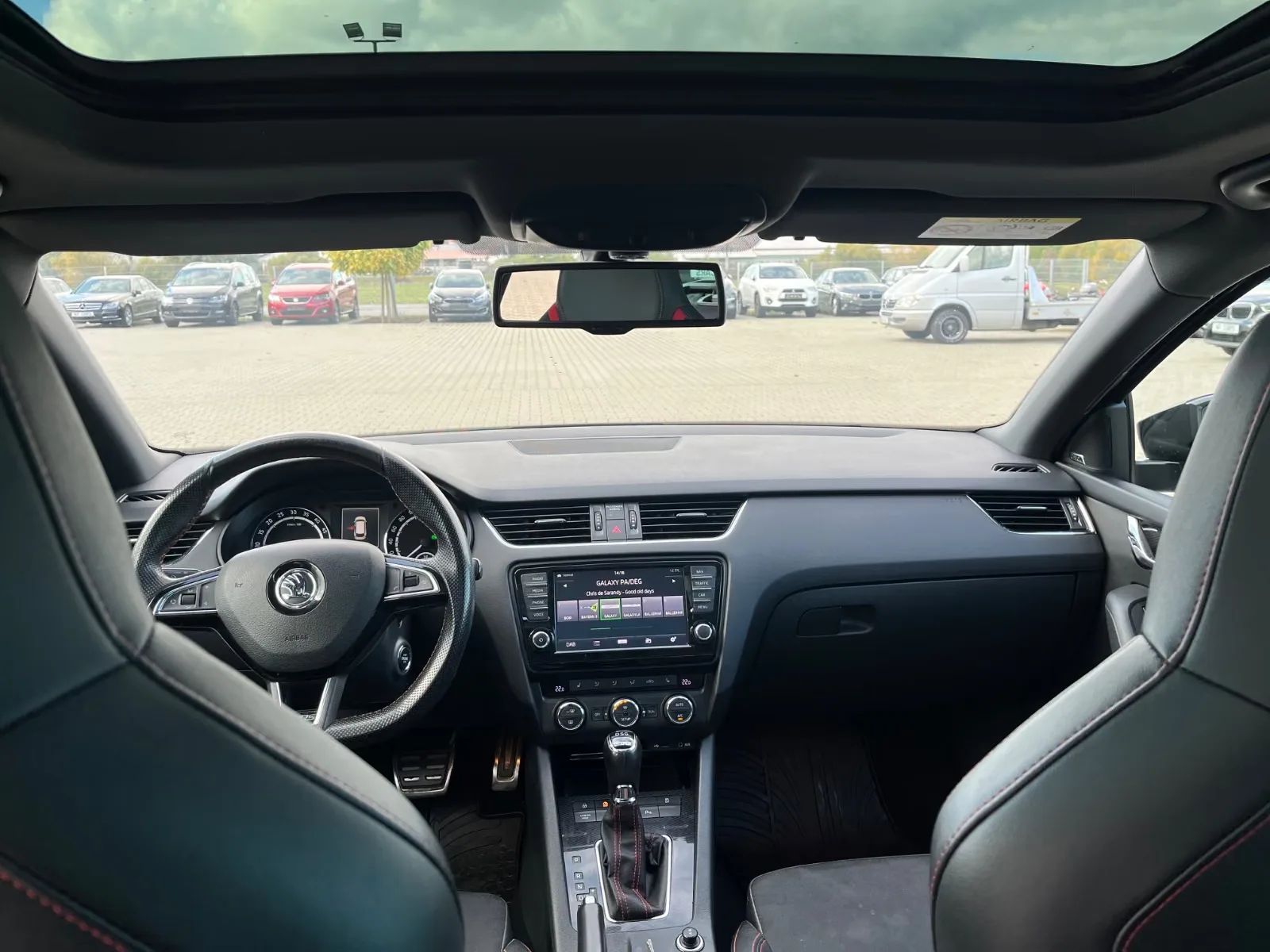 SKODA OCTAVIA COMBI RS 2.0 TDI 184ch DSG - TOIT PANORAMIQUE - ATTELAGE AMOVIBLE - GPS COLUMBUS - JANTES 19" - SIÈGES CHAUFFANTS