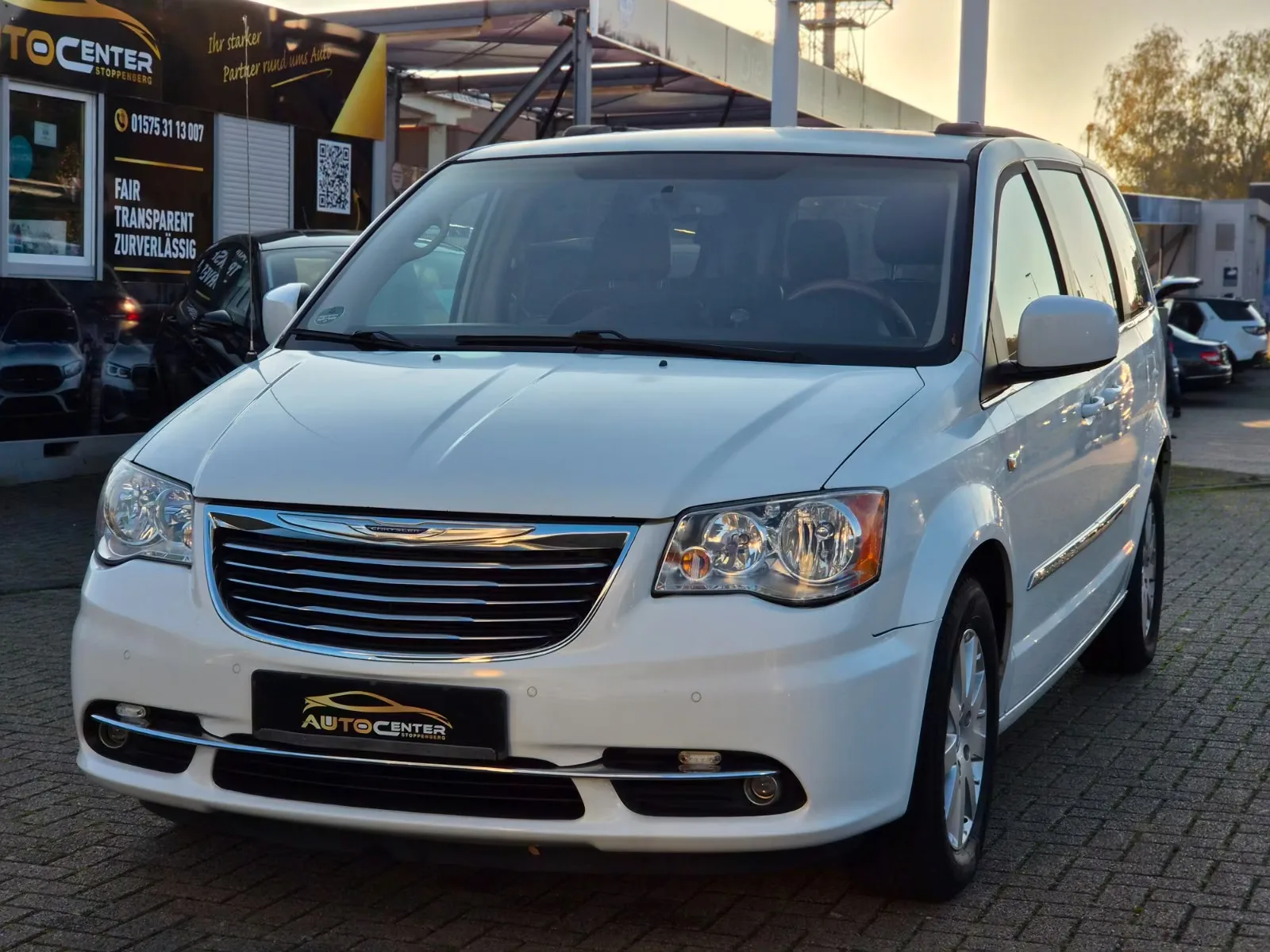 CHRYSLER GRAND VOYAGER TOWN & COUNTRY 3.6 V6 287 CH – BVA – 7 PLACES – CUIR – PORTES ÉLECTRIQUES – DVD – 52 771 KM