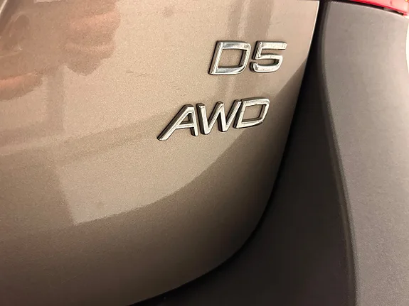 VOLVO XC70 D5 AWD 185 ch SUMMUM BVA - CUIR - ATTELAGE - 155600 km