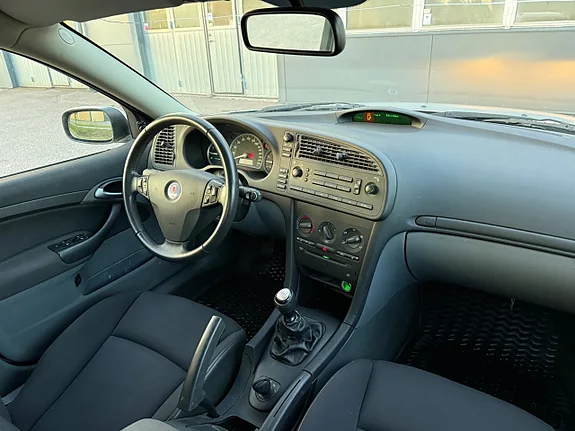 SAAB 9-3 SPORTCOMBI 1.8 LINEAR 122 ch BVM - 1ère MAIN - ATTELAGE - 166760 KM