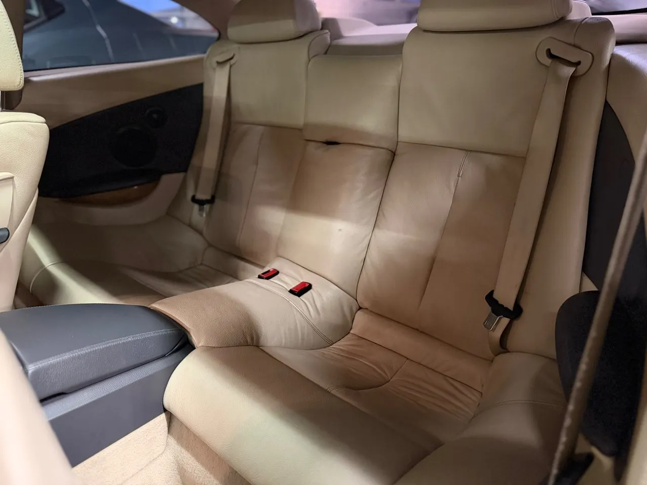BMW Série 6 645Ci Coupé V8 | 333 ch | BVA | Cuir beige | Toit ouvrant | Phares bi-xénon | Sièges électriques à mémoire | Jantes 19 pouces