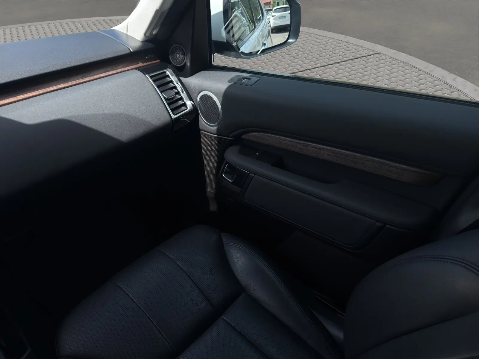 Land Rover Discovery 5 Si6 3.0 V6 SE | 340 ch | BVA | Suspension pneumatique | Cuir | Régulateur adaptatif | Sièges chauffants | Attelage