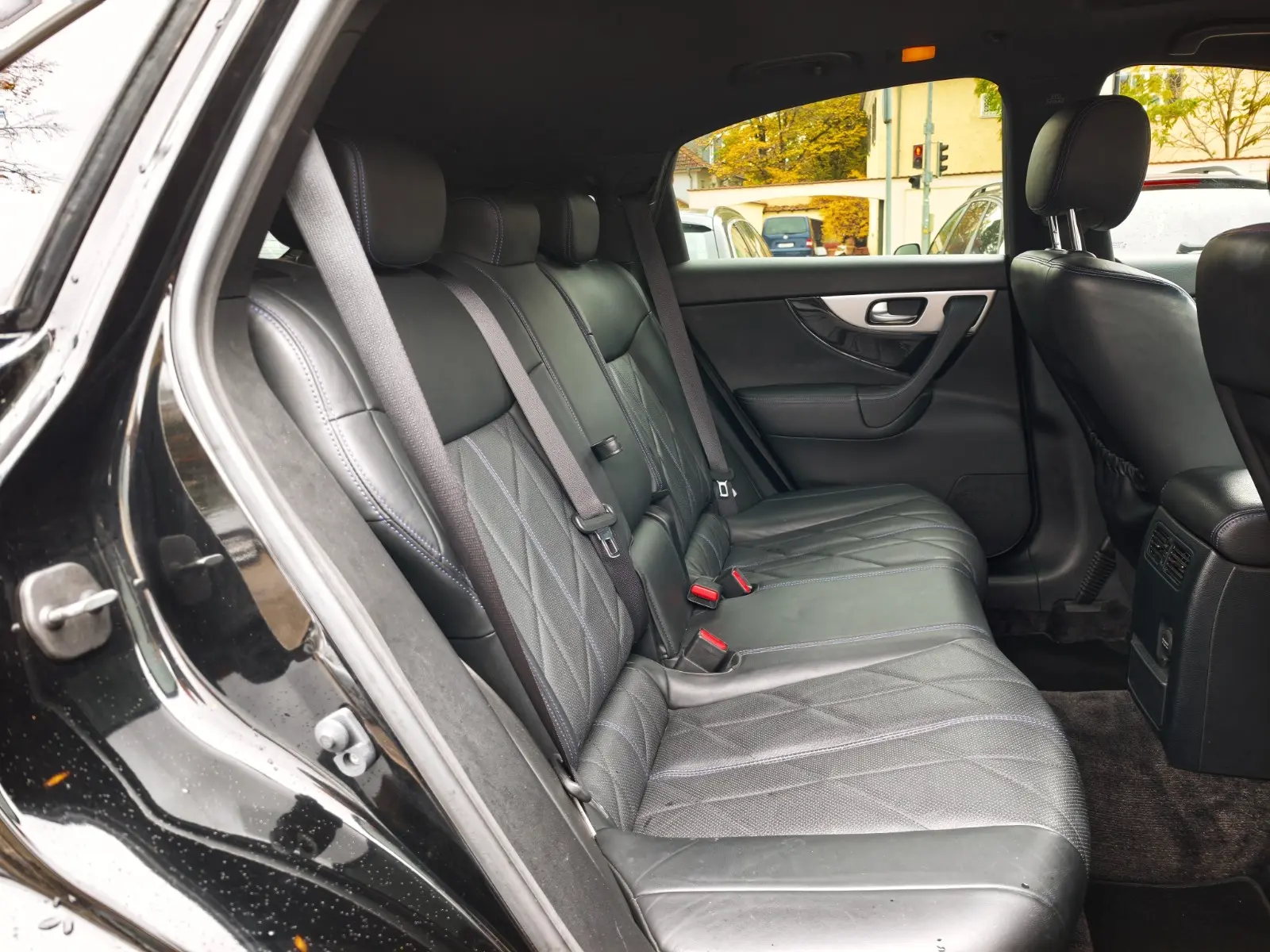 Infiniti QX70 3.0d S Premium | 238 ch | BVA | Cuir | Toit ouvrant | Régulateur adaptatif | Sièges chauffants et ventilés | GPS