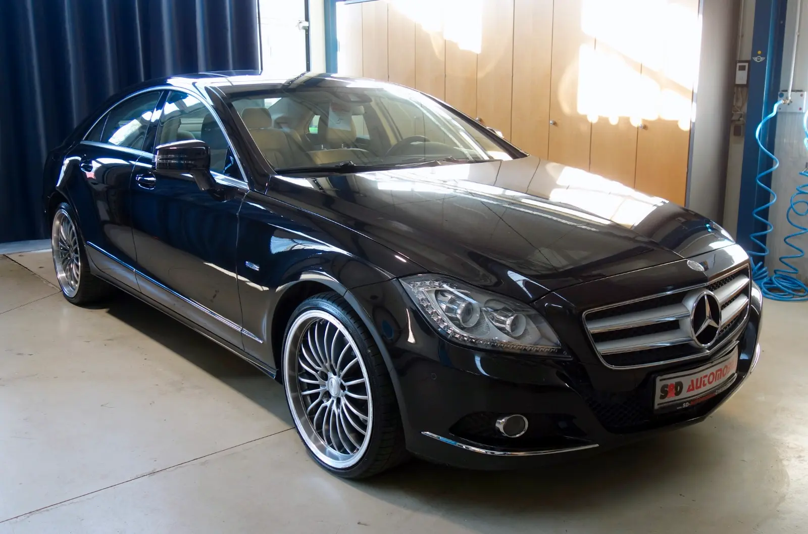 Mercedes-Benz Classe CLS 350 BlueEFFICIENCY | 306 ch | BVA | Cuir beige | Suspension pneumatique | Toit ouvrant | GPS | Sièges chauffants