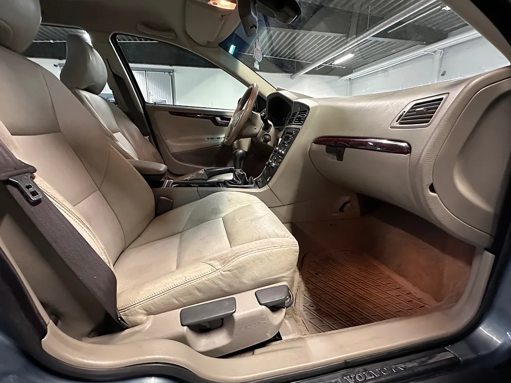 VOLVO V70 2.4 BUSINESS 140 ch 4X2 BVM - ATTELAGE - 250400 km