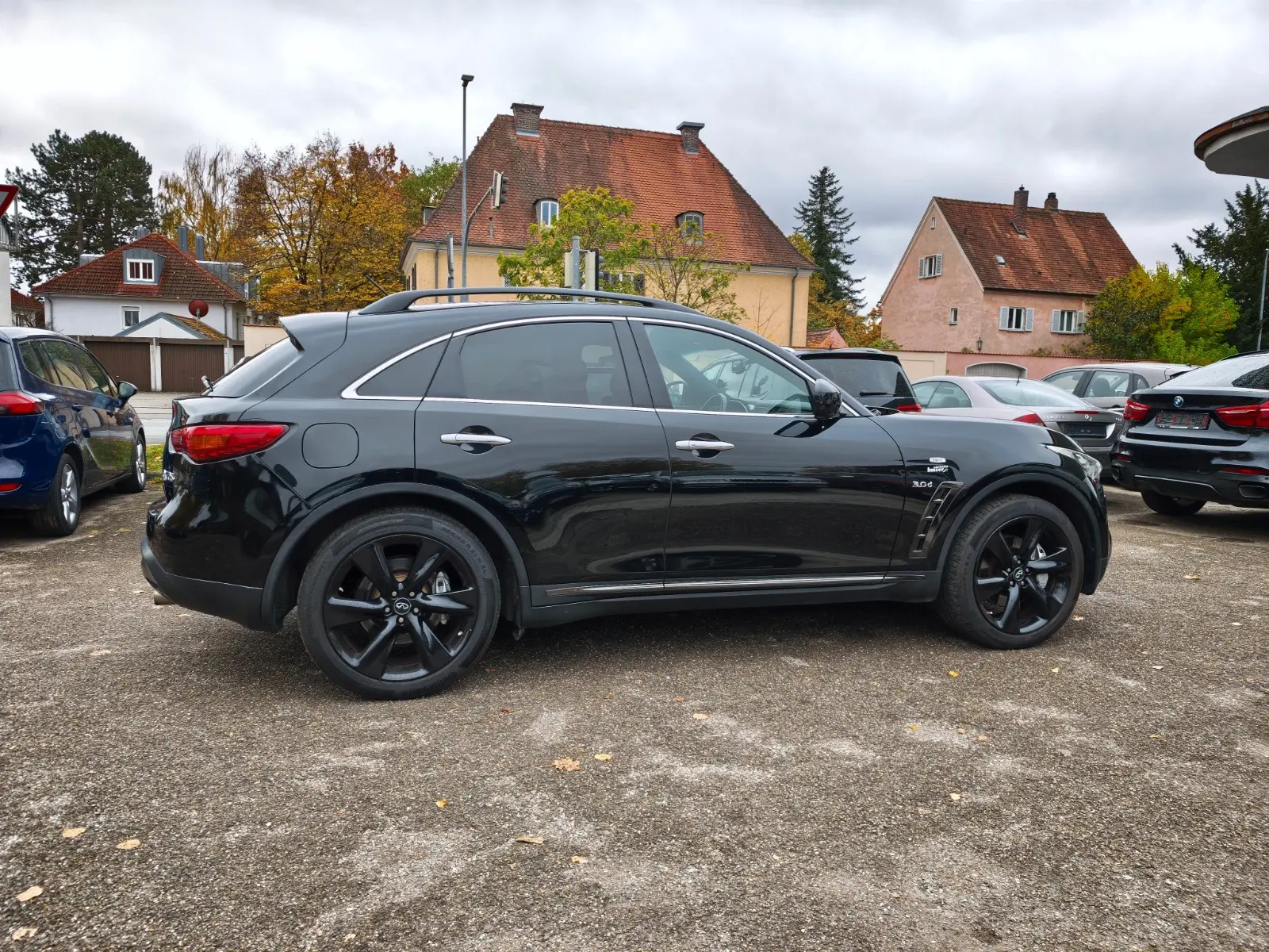 Infiniti QX70 3.0d S Premium | 238 ch | BVA | Cuir | Toit ouvrant | Régulateur adaptatif | Sièges chauffants et ventilés | GPS