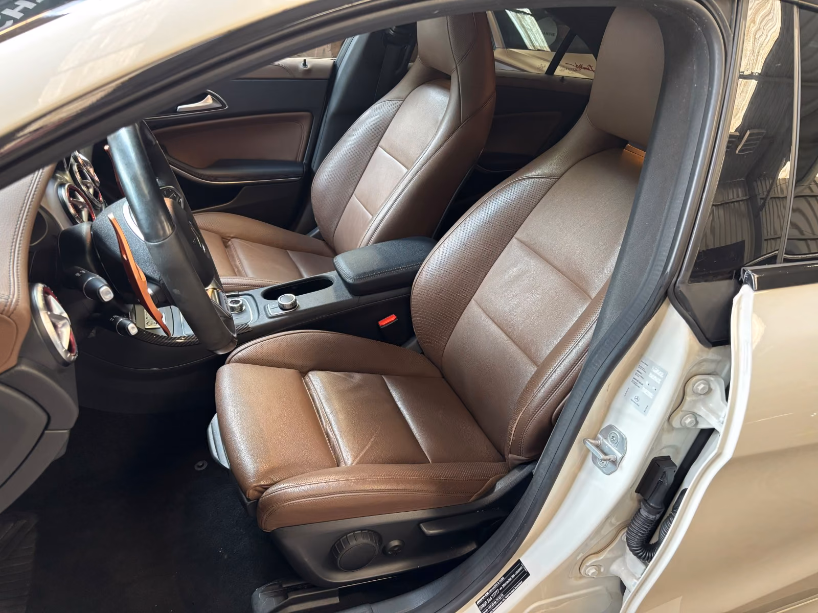 Mercedes CLA 45 AMG 4MATIC 381 ch • Pack Carbone AMG • DCT • Cuir • GPS • Sièges sport • Jantes 19"