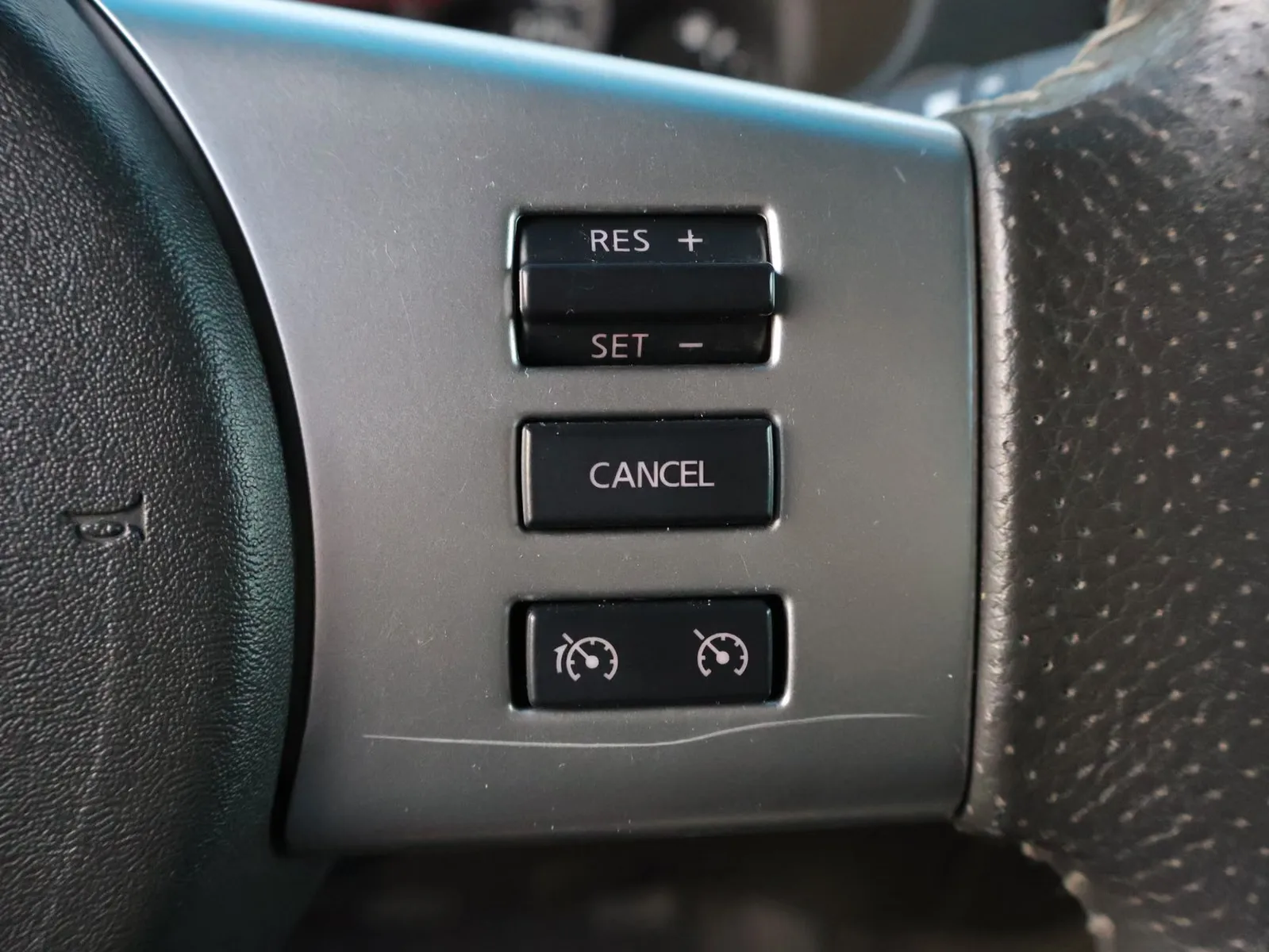 NISSAN NAVARA KING CAB SE 4X4 2.5 DCI 1ERE MAIN CLIM TUV  | 190 ch | BVM | VOLANT EN CUIR