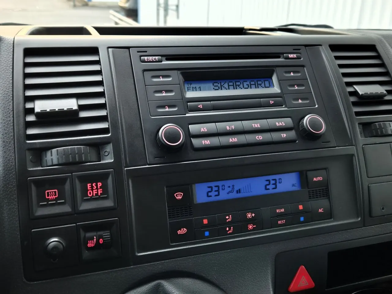Volkswagen Caravelle 2.5 TDI Comfortline | 131 ch | BVM | 9 places | Chauffage auxiliaire programmable | Climatisation automatique | 2 propriétaires