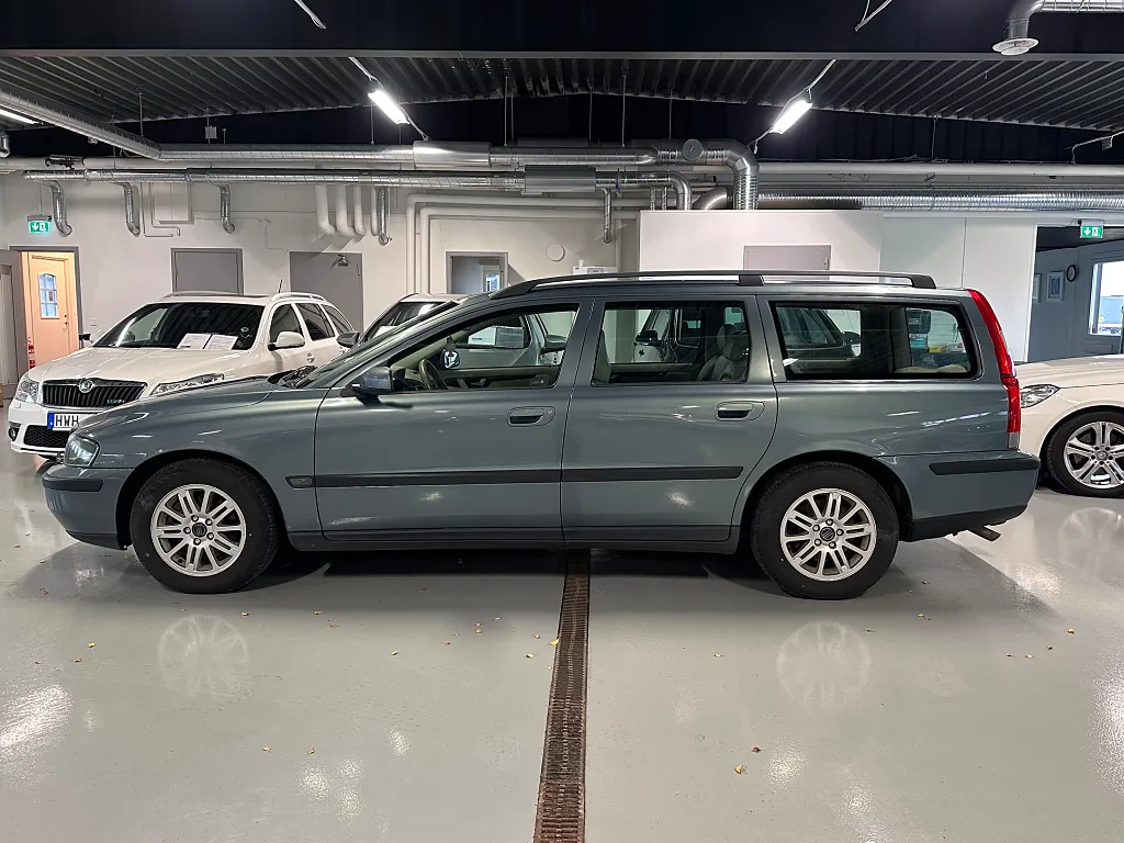 VOLVO V70 2.4 BUSINESS 140 ch 4X2 BVM - ATTELAGE - 250400 km