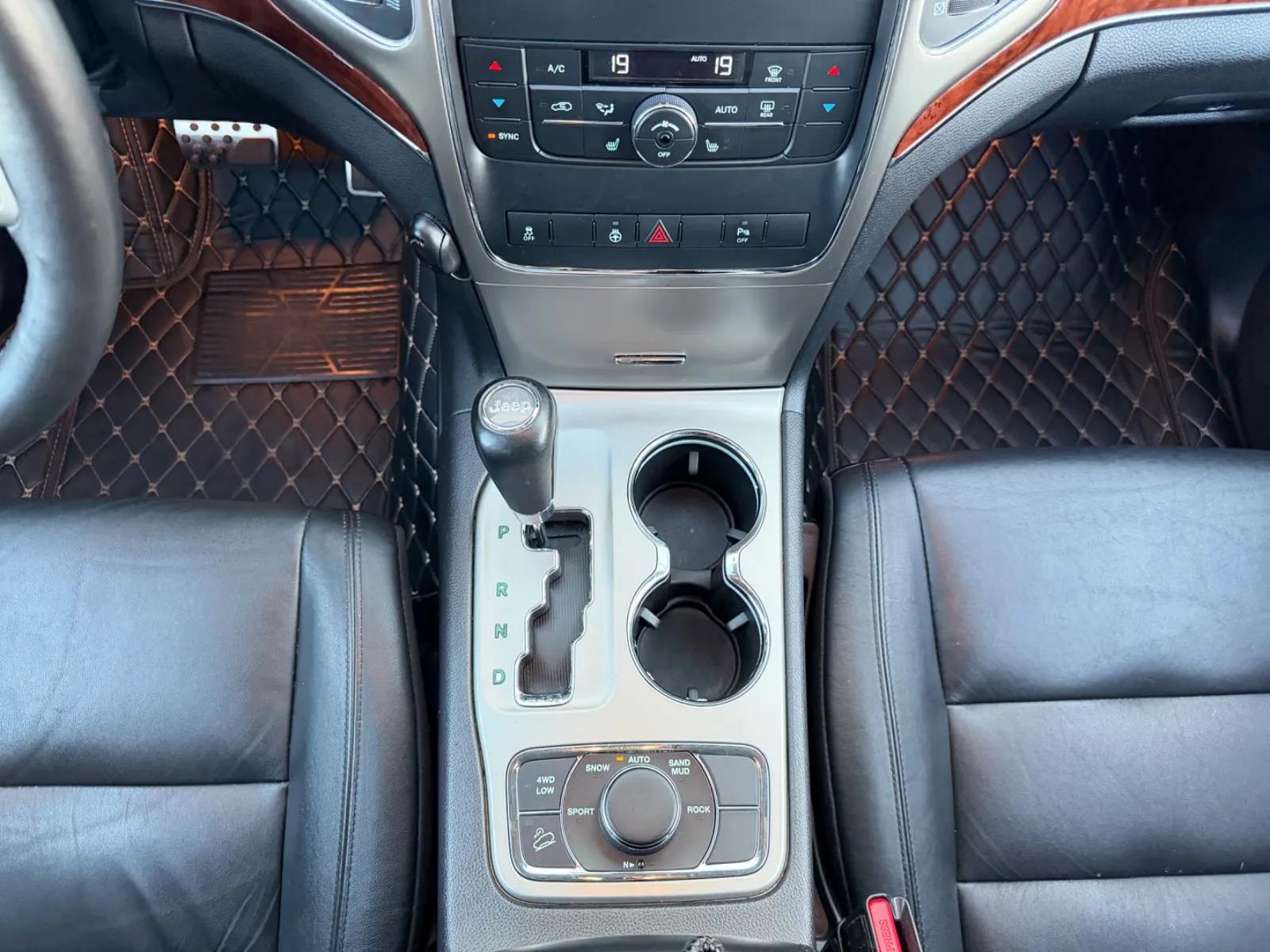 JEEP GRAND CHEROKEE 3.0 CRD LIMITED | 241 ch | 4X4 | BVA | HAYON ÉLECTRIQUE | RÉGLAGE ÉLECTRIQUE DES SIÈGES AVEC FONCTION MÉMOIRE | VOLANT EN CUIR
