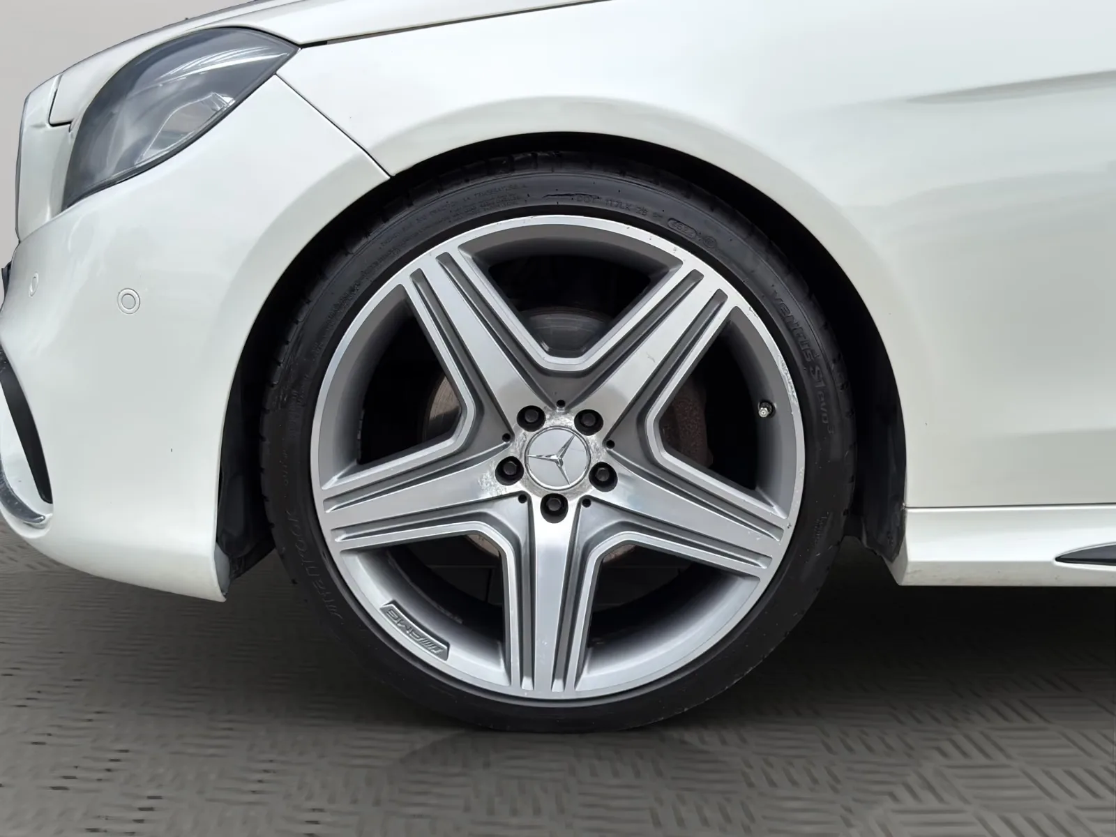 Mercedes E 350 BlueTEC Break V6 252 ch Avantgarde • Toit pano • Cuir • Harman Kardon • GPS • LED