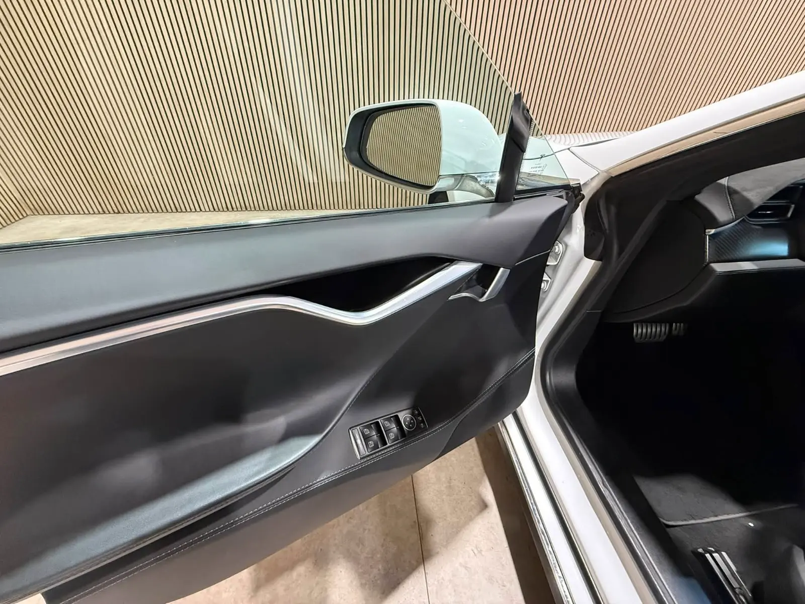 Tesla Model S Performance 85 367ch - Supercharge gratuite - Jantes 17" - Régulateur - Toit panoramique - Sièges chauffants éléctriques